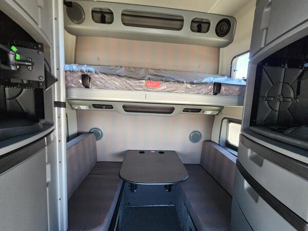 VOLVO VNL64T860 2023