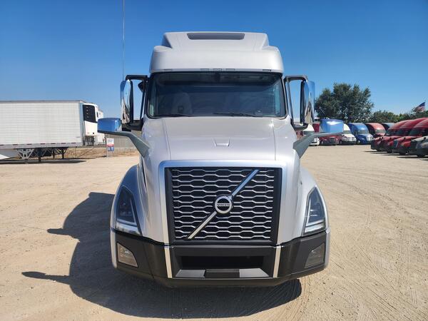 VOLVO VNL64T860 2023