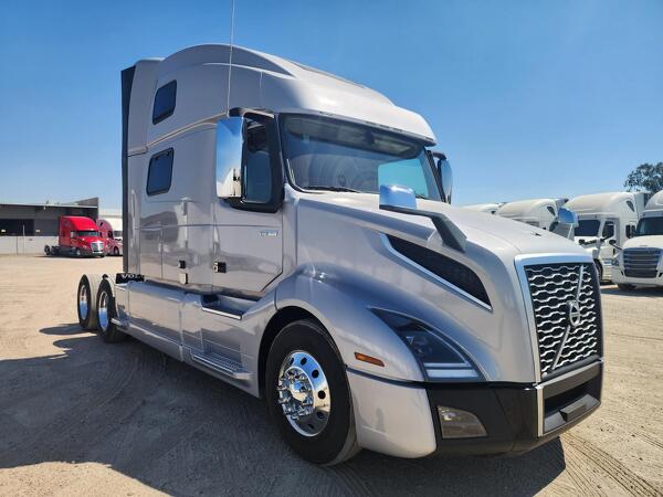 VOLVO VNL64T860 2023