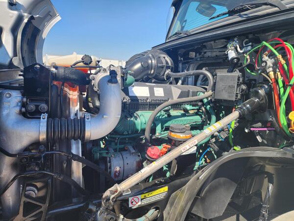 VOLVO VNL64T860 2023