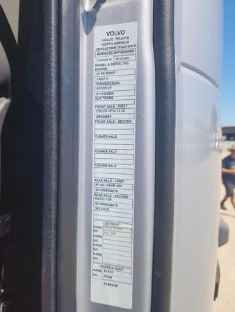 VOLVO VNL64T860 2023