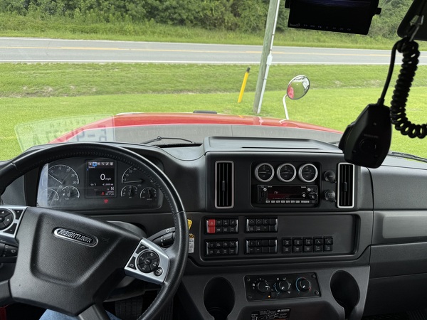 FREIGHTLINER 114SD 2025