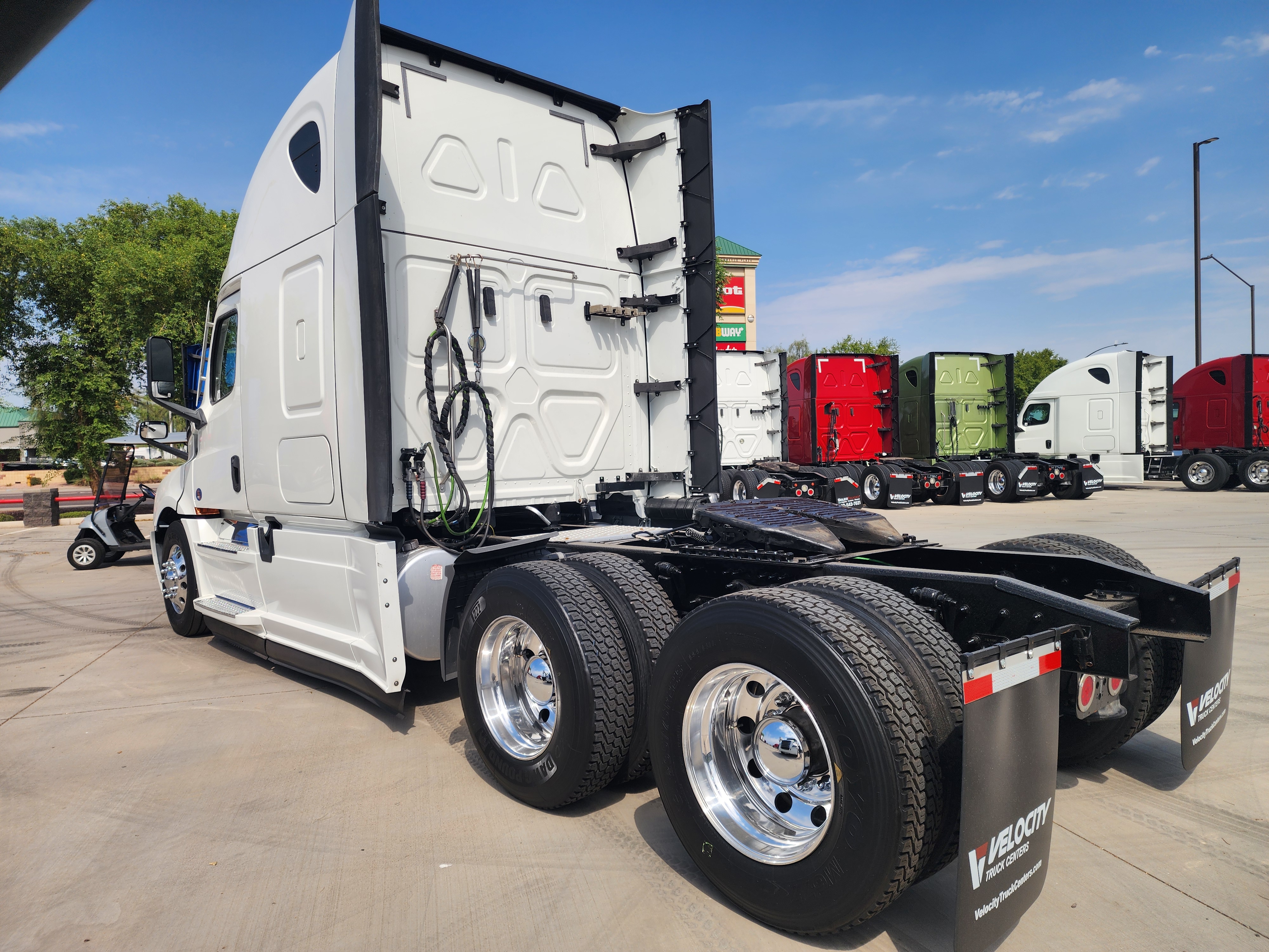 2021 FREIGHTLINER CASCADIA 126SLP - image 4