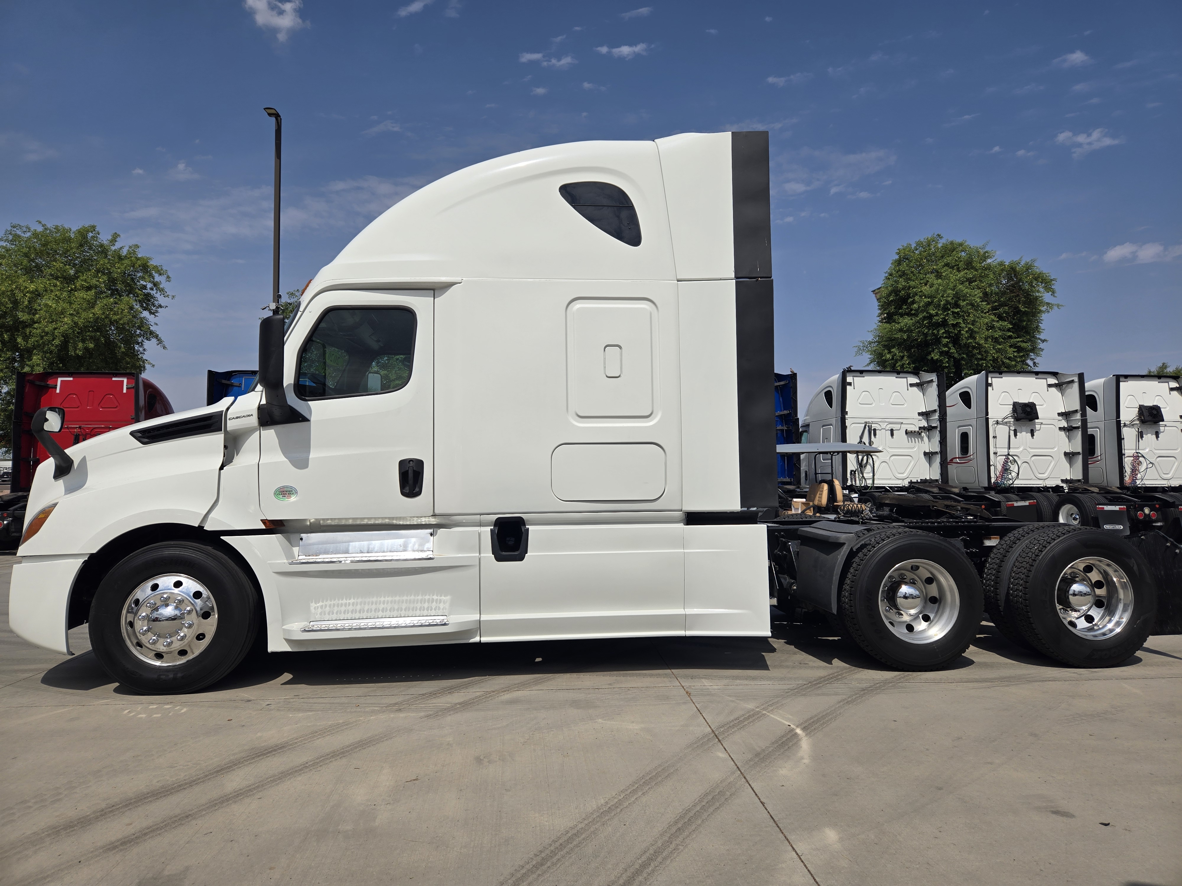 2020 FREIGHTLINER CASCADIA 126SLP - image 3