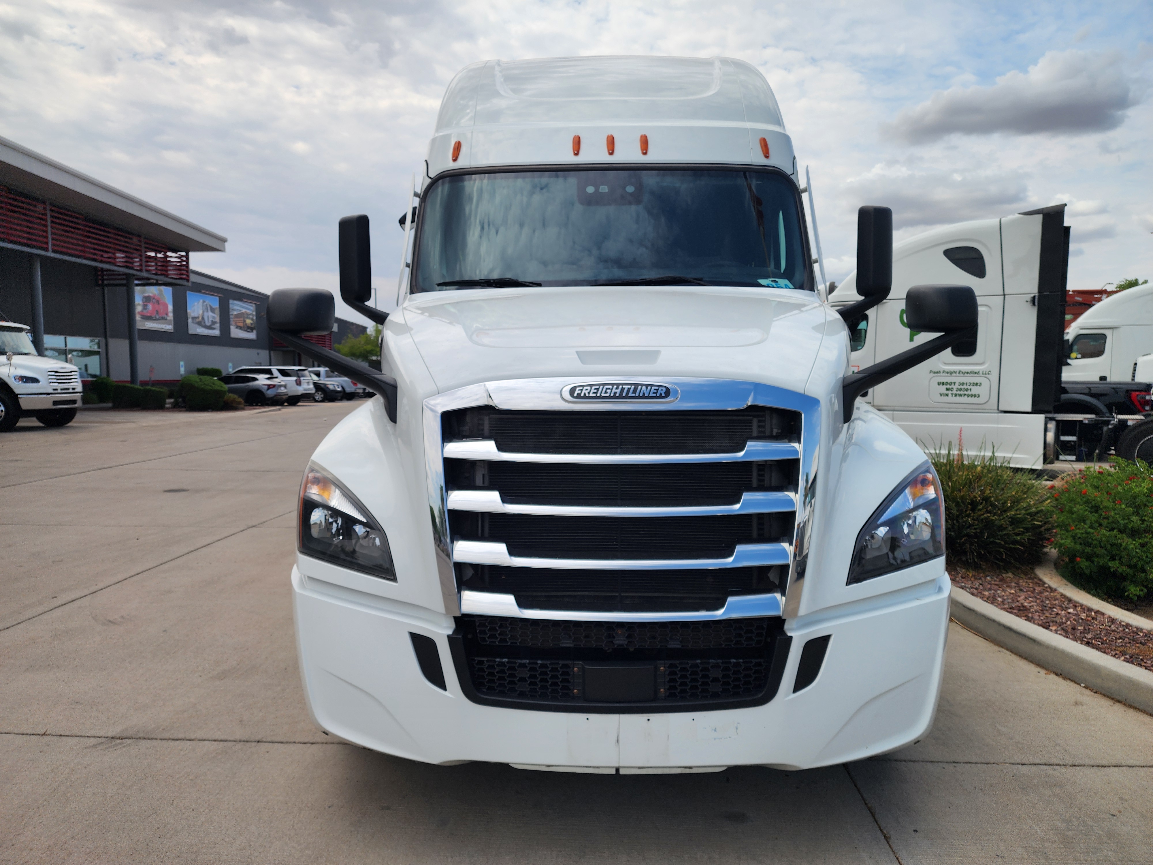 2021 FREIGHTLINER CASCADIA 126SLP - image 2