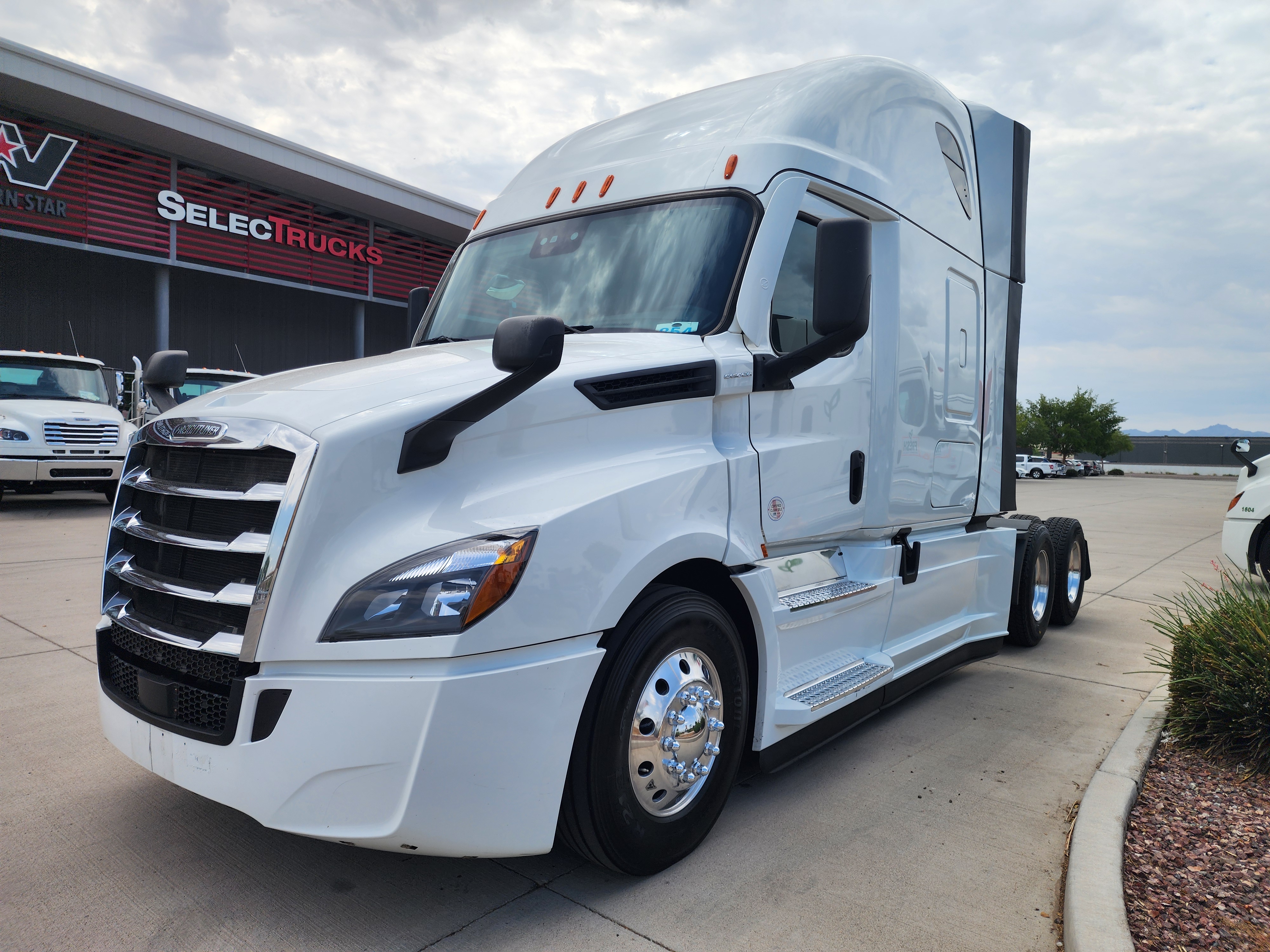 2021 FREIGHTLINER CASCADIA 126SLP - image 1