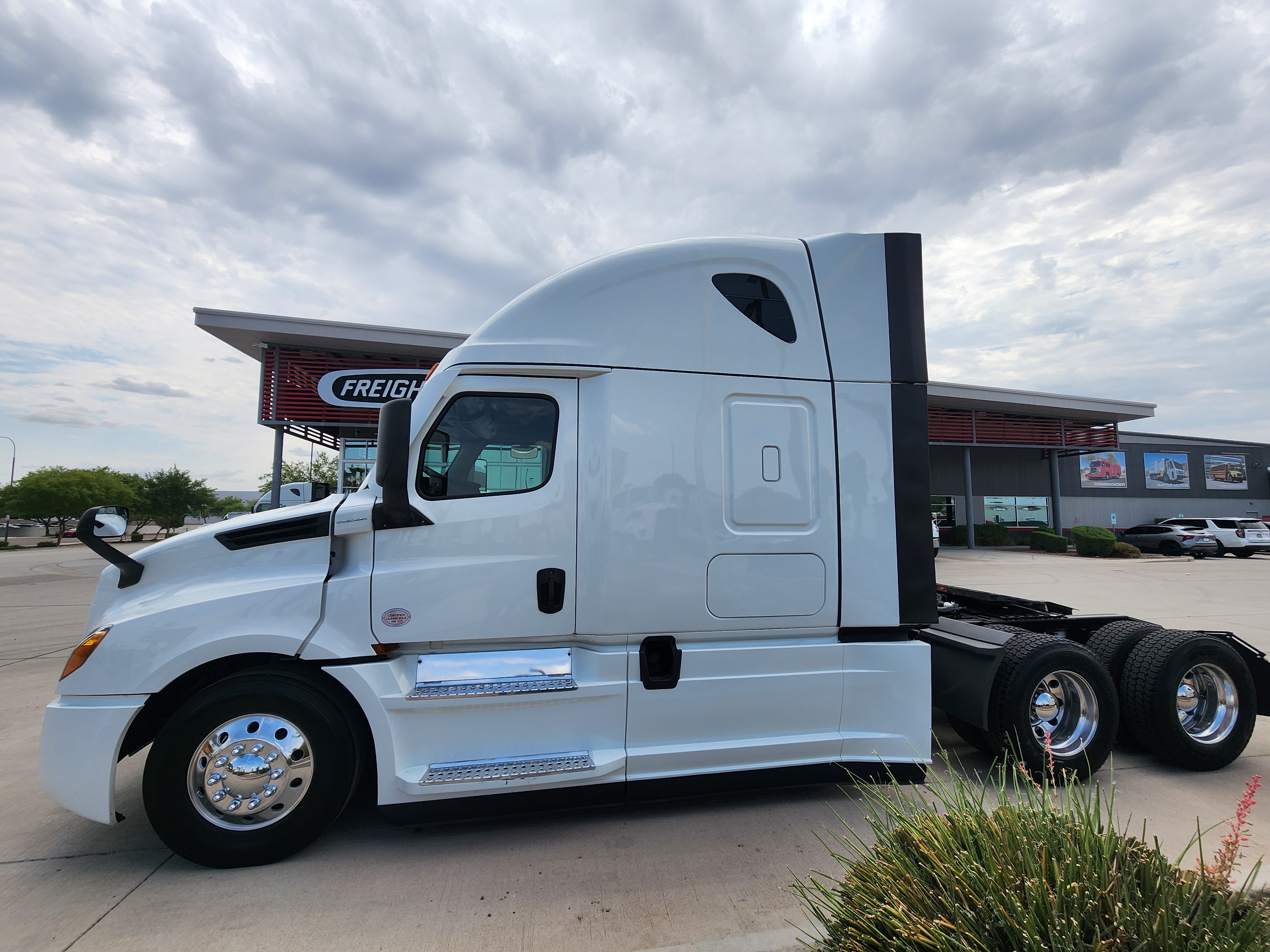 2021 FREIGHTLINER CASCADIA 126SLP - image 3