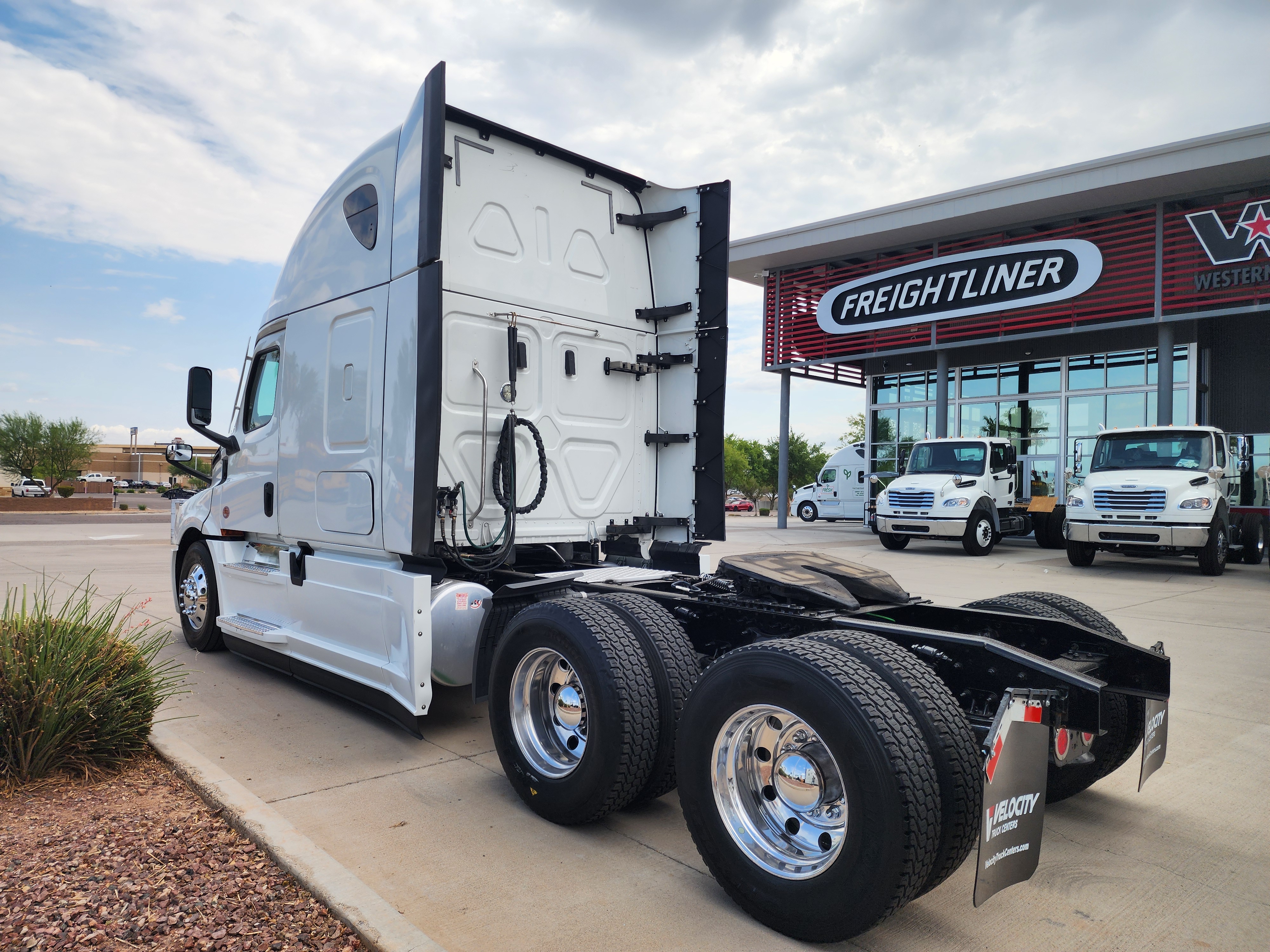 2021 FREIGHTLINER CASCADIA 126SLP - image 4