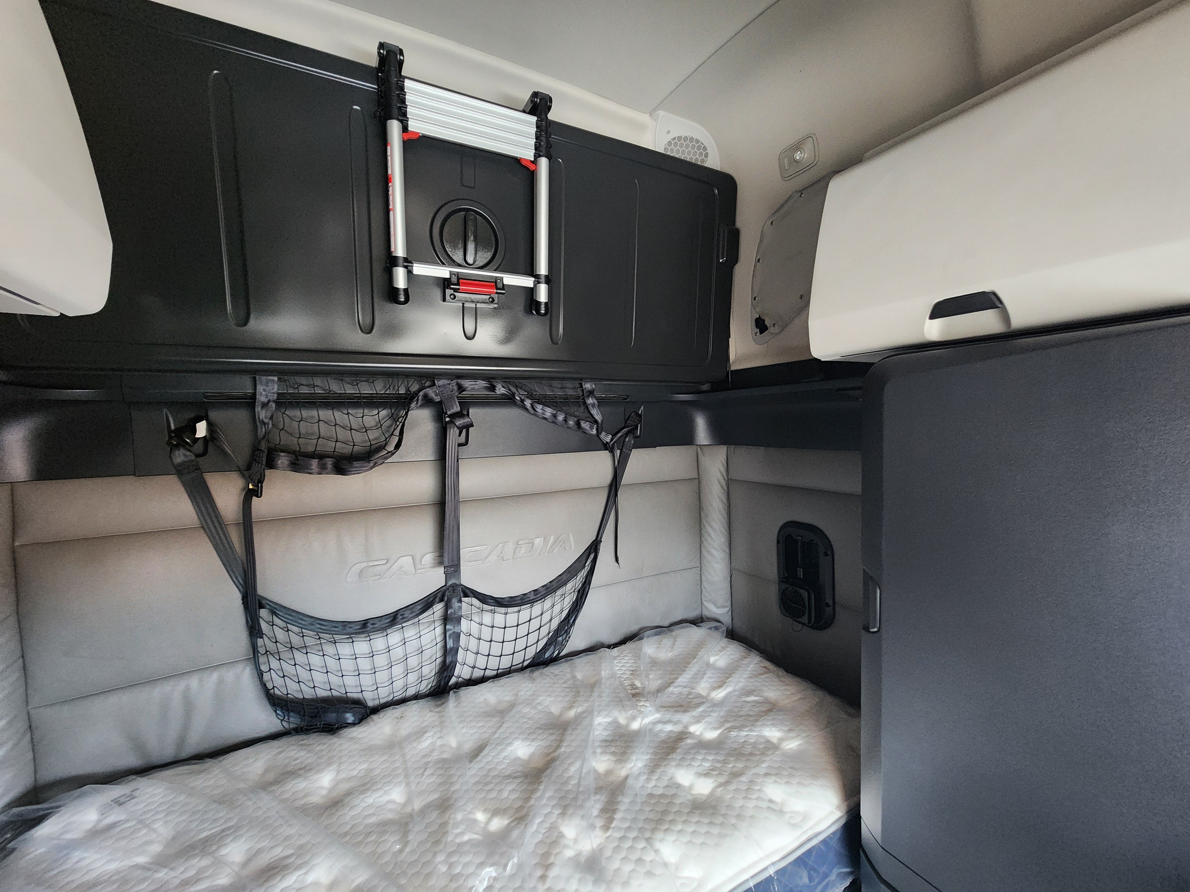 2021 FREIGHTLINER CASCADIA 126SLP - image 18