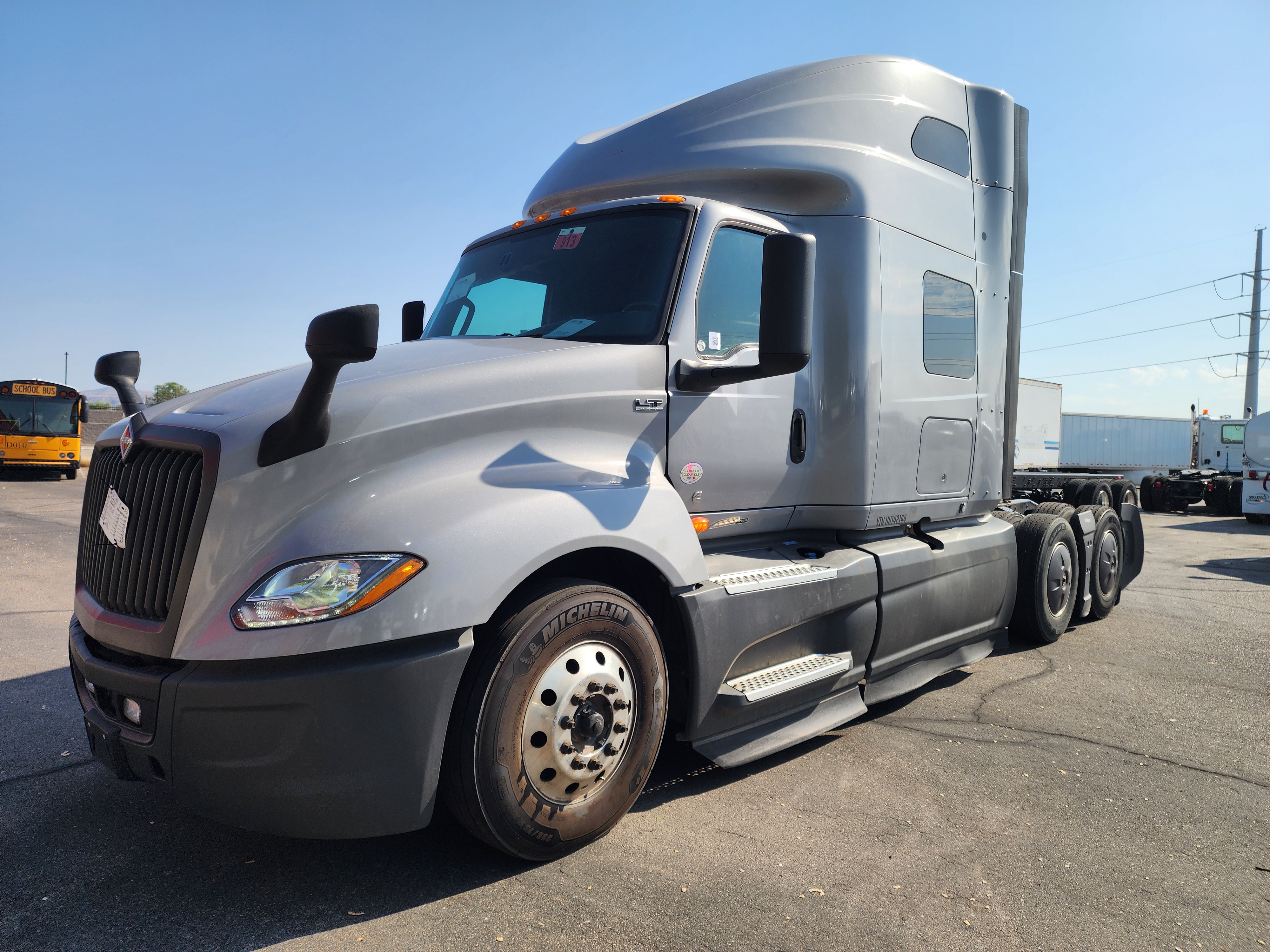 2022 INTERNATIONAL LT625 - image 1