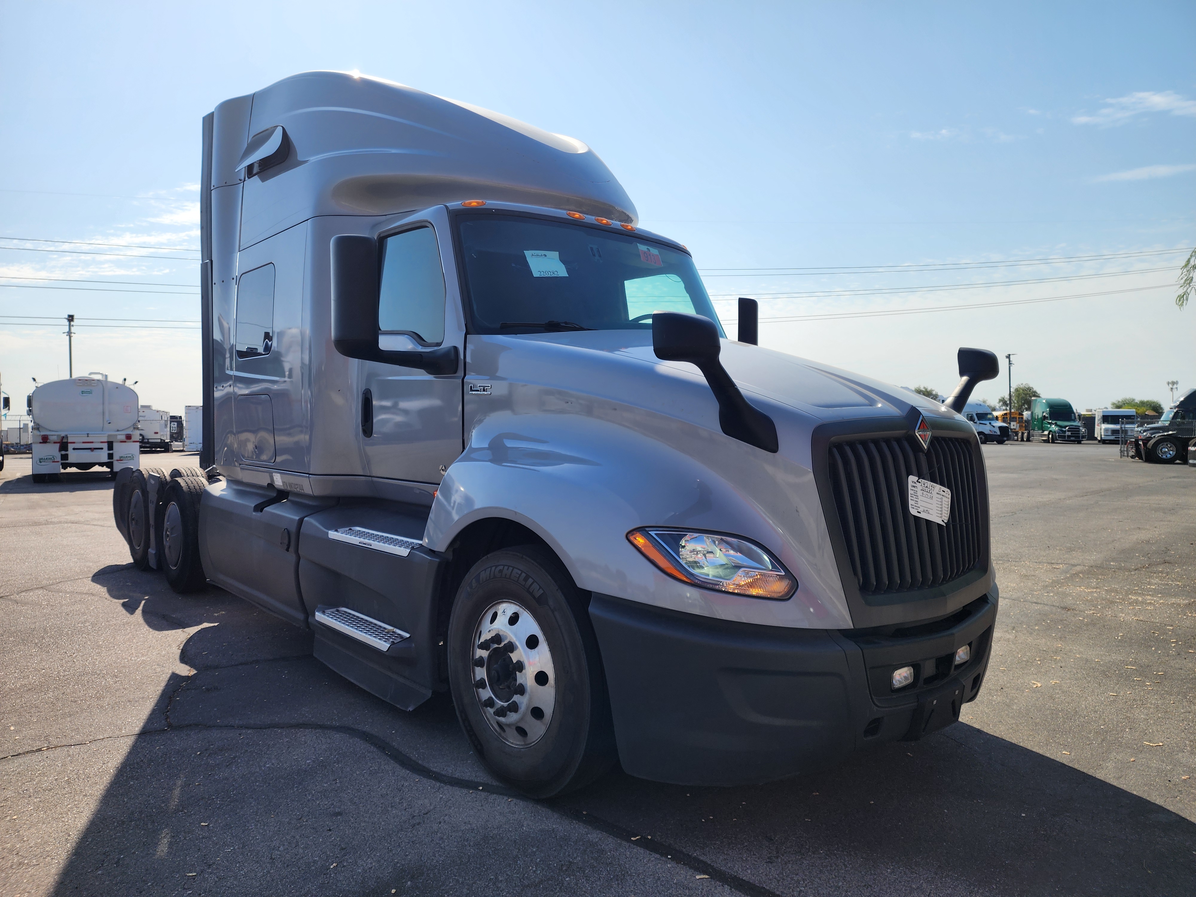 2022 INTERNATIONAL LT625 - image 3