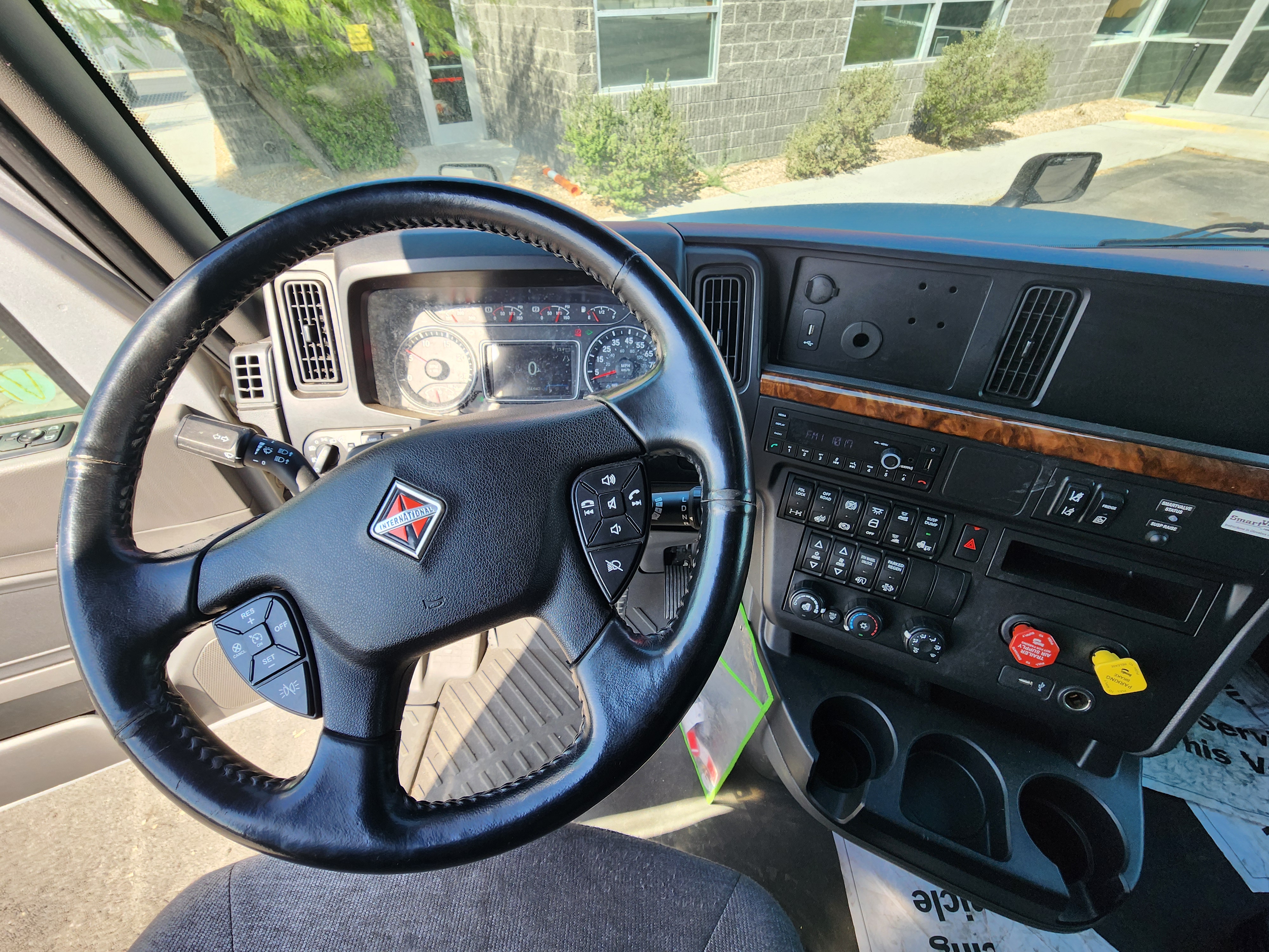 2022 INTERNATIONAL LT625 - image 9