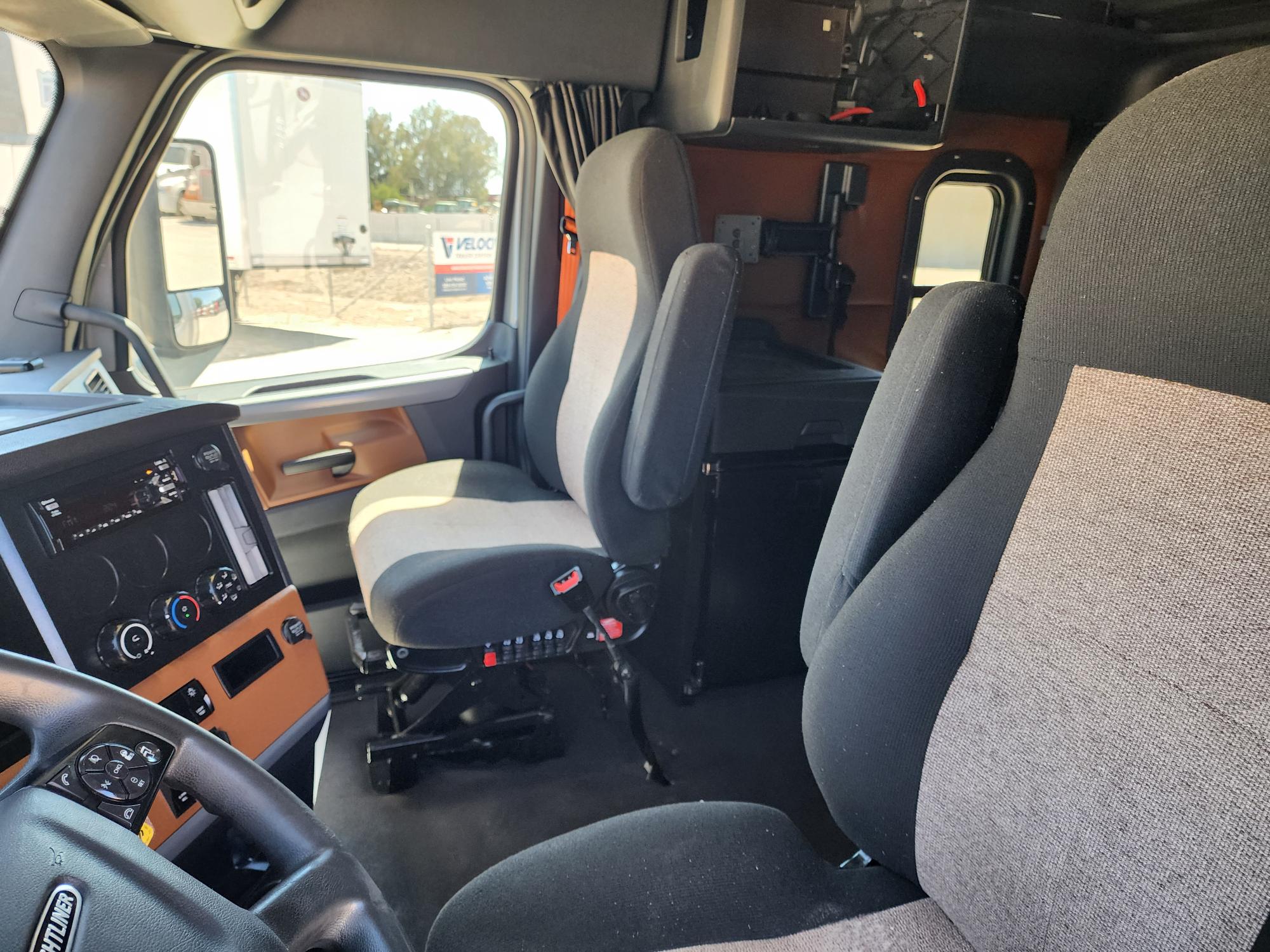 2021 FREIGHTLINER CASCADIA 126SLP - image 19