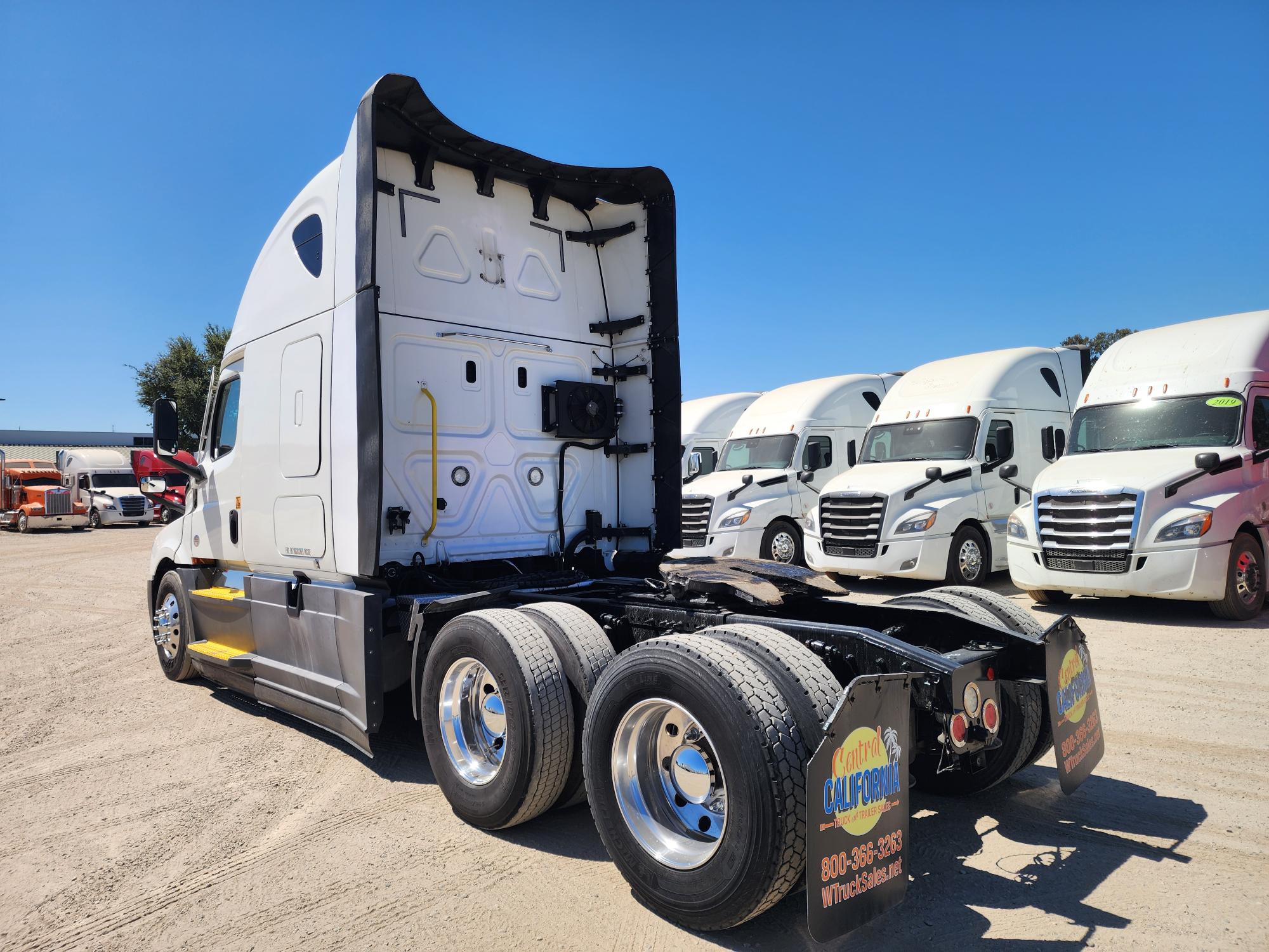 2021 FREIGHTLINER CASCADIA 126SLP - image 4