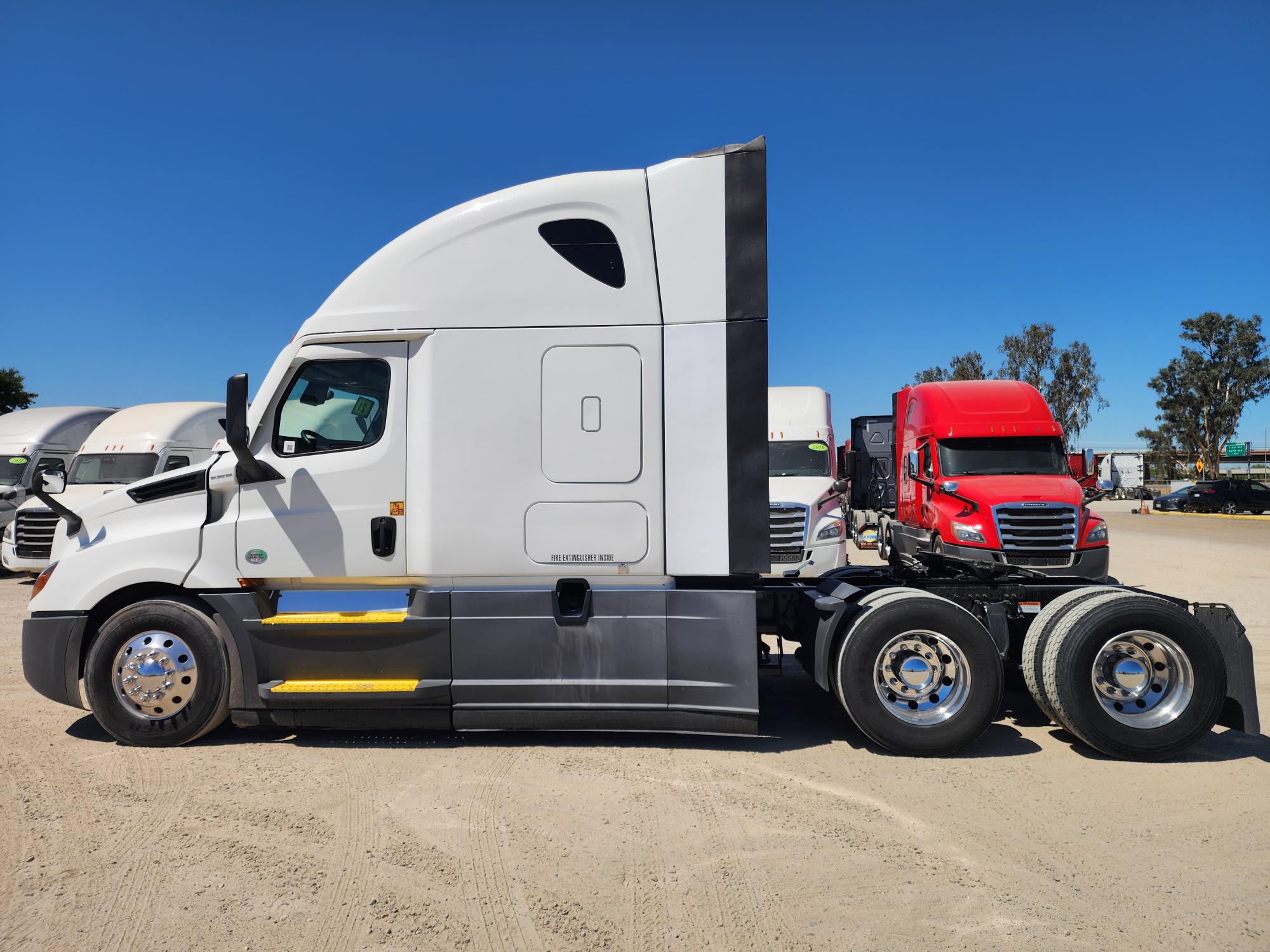 2021 FREIGHTLINER CASCADIA 126SLP - image 3