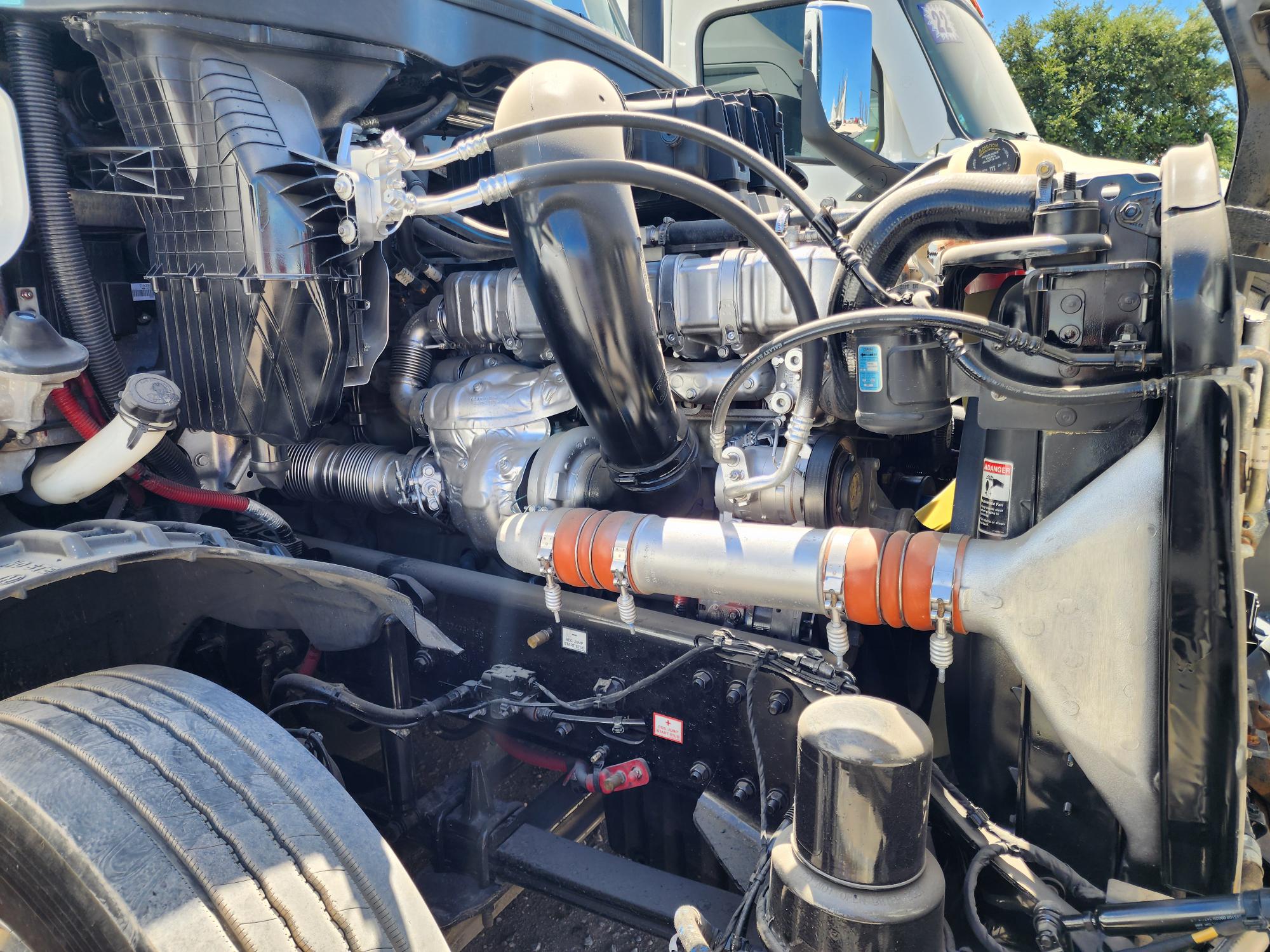 2021 FREIGHTLINER CASCADIA 126SLP - image 9