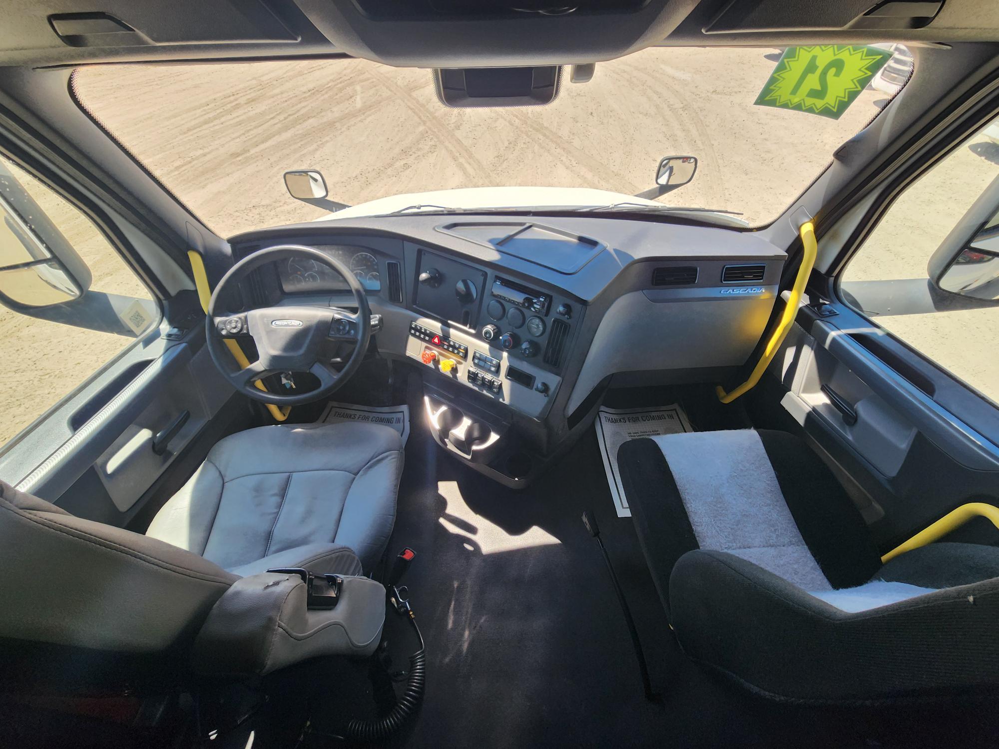 2021 FREIGHTLINER CASCADIA 126SLP - image 19