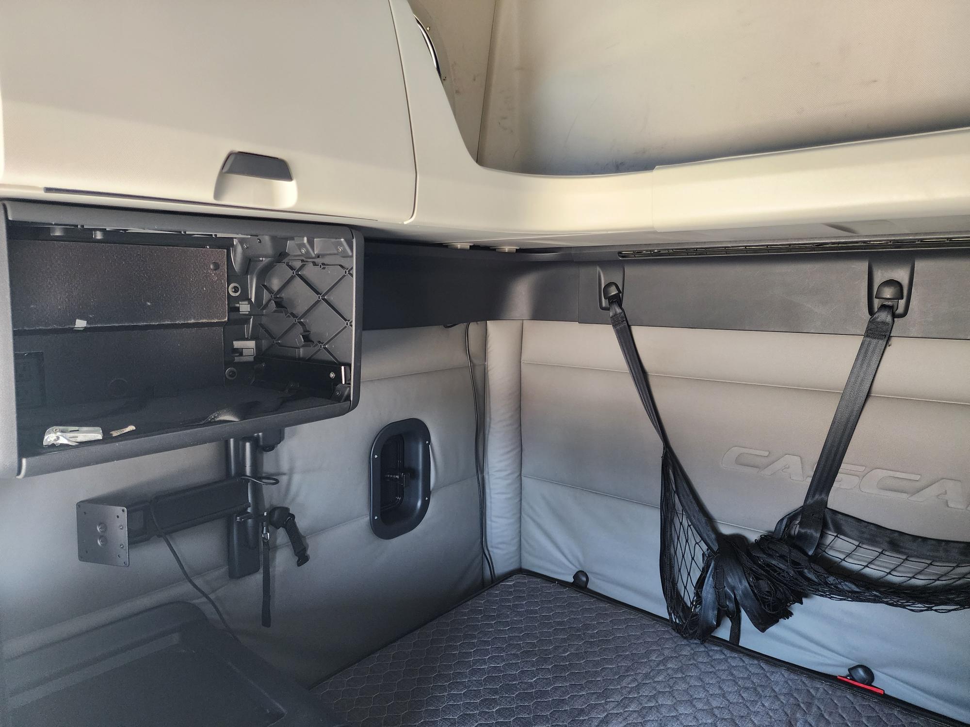 2021 FREIGHTLINER CASCADIA 126SLP - image 22