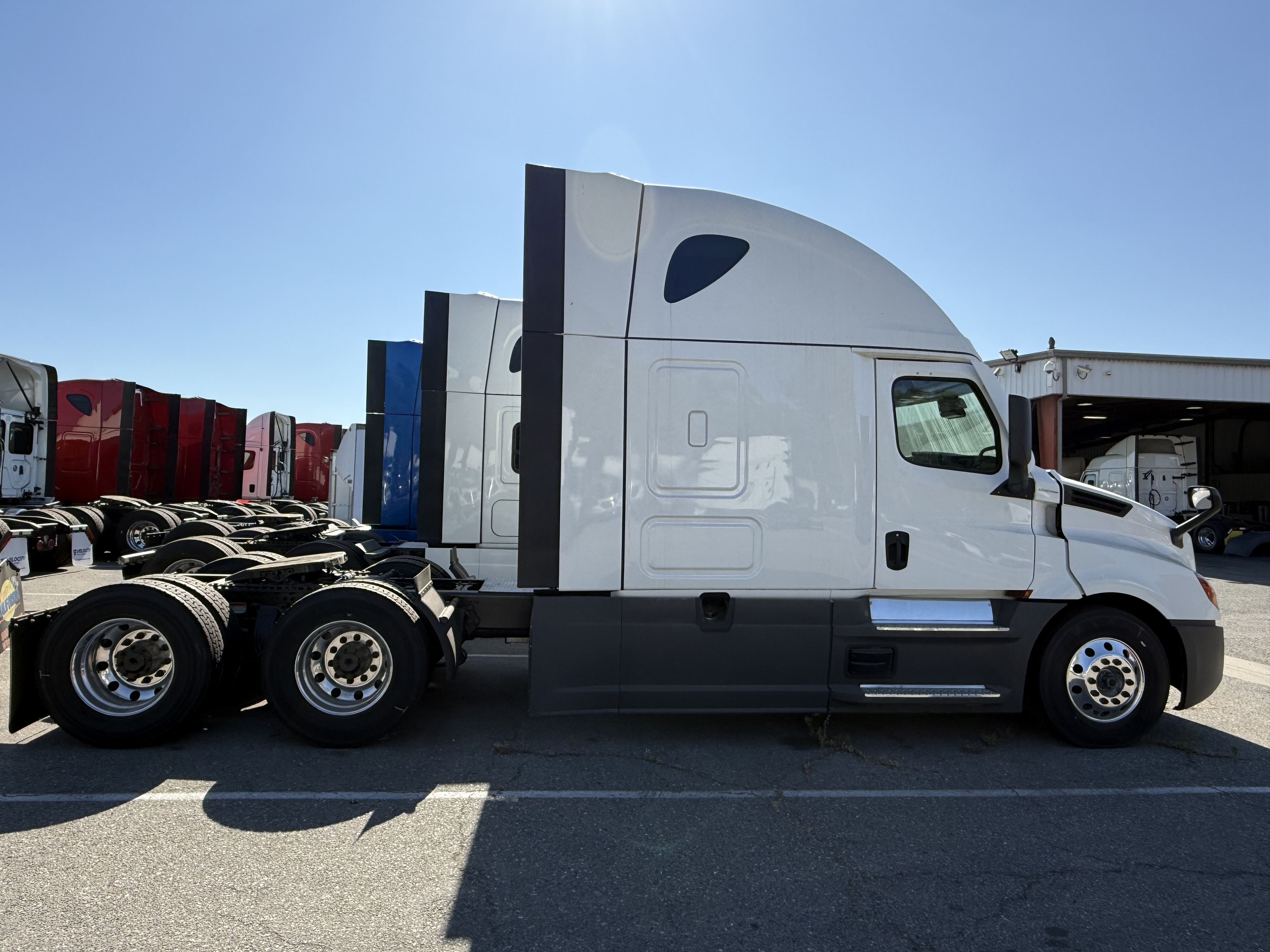 2023 FREIGHTLINER CASCADIA 126SLP - image 7