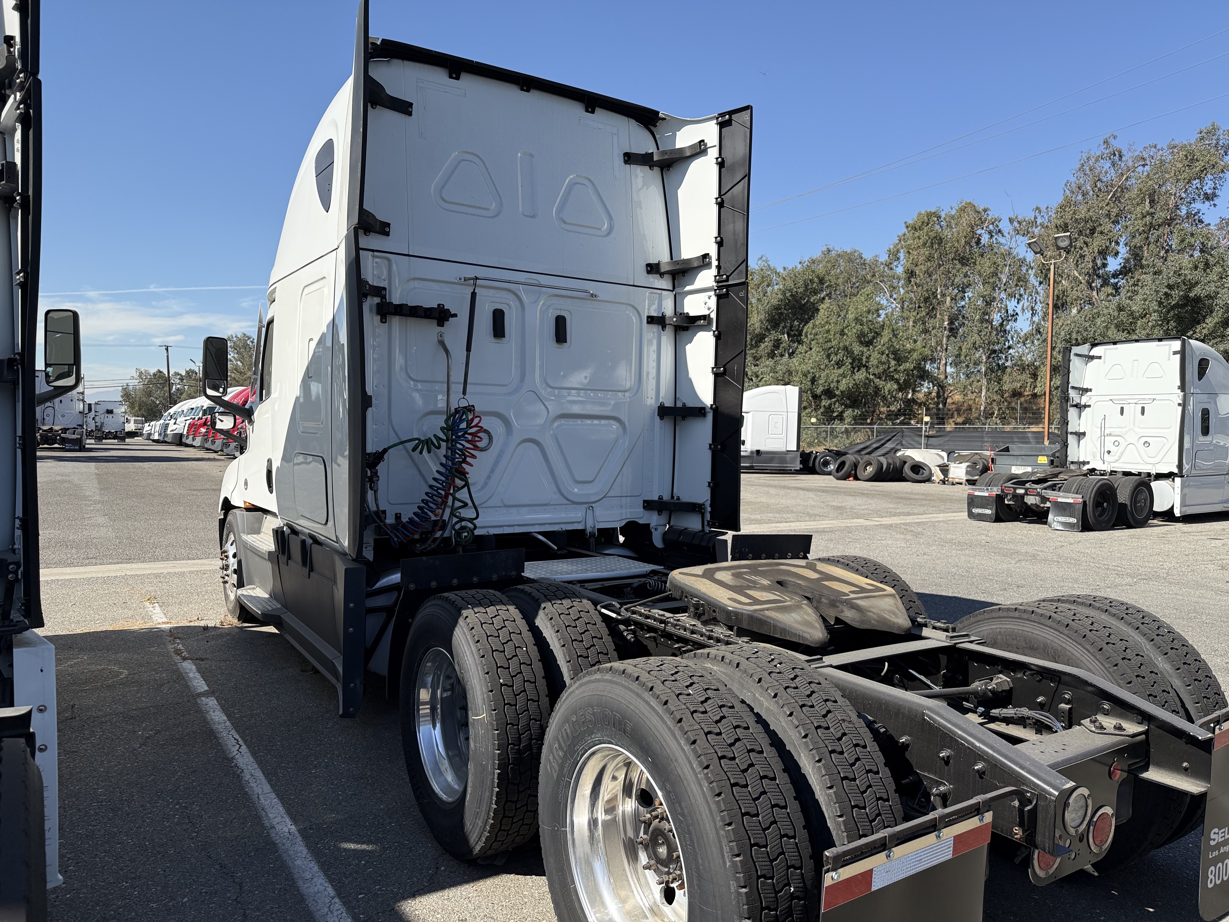 2023 FREIGHTLINER CASCADIA 126SLP - image 9