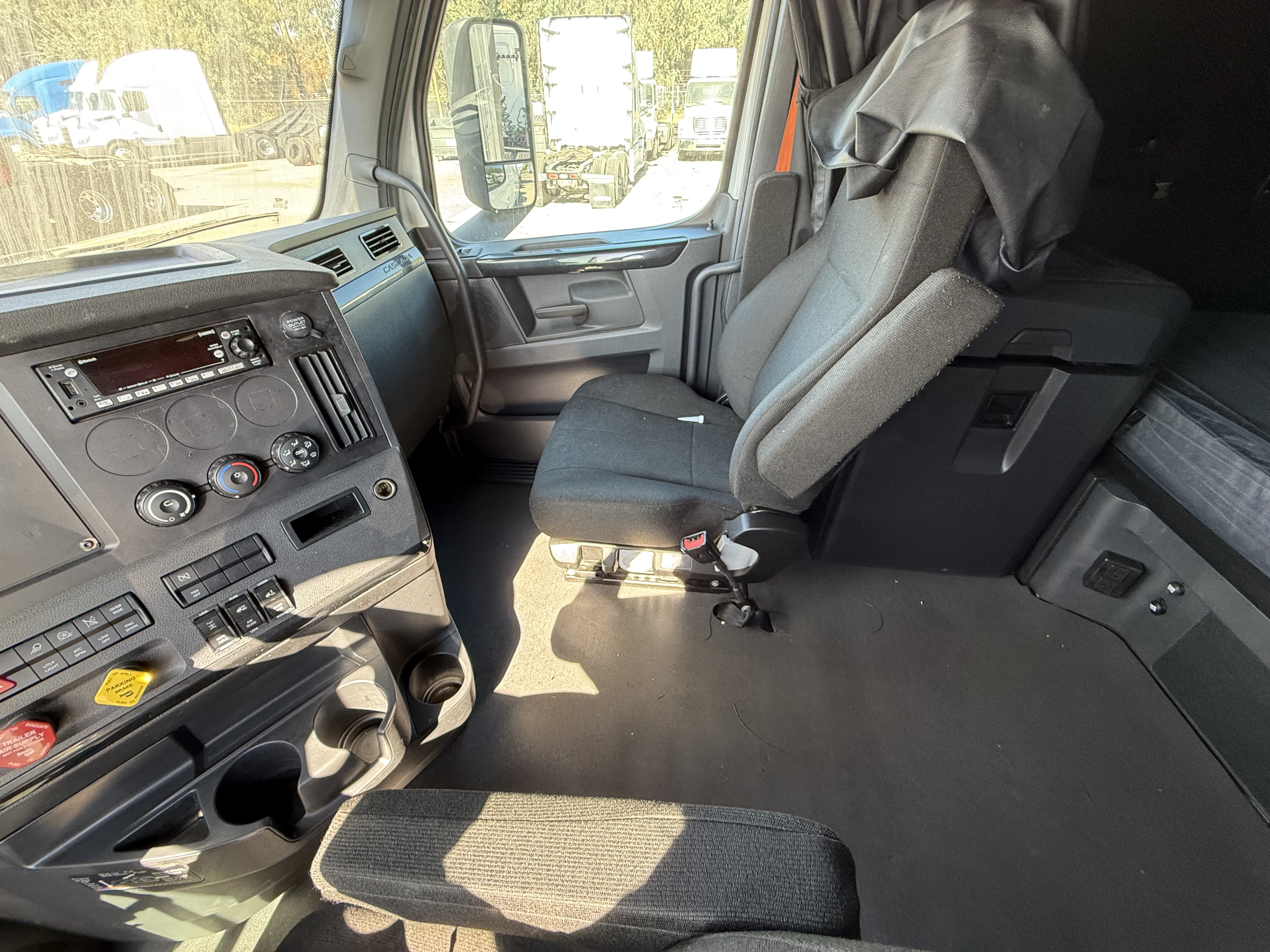 2023 FREIGHTLINER CASCADIA 126SLP - image 11