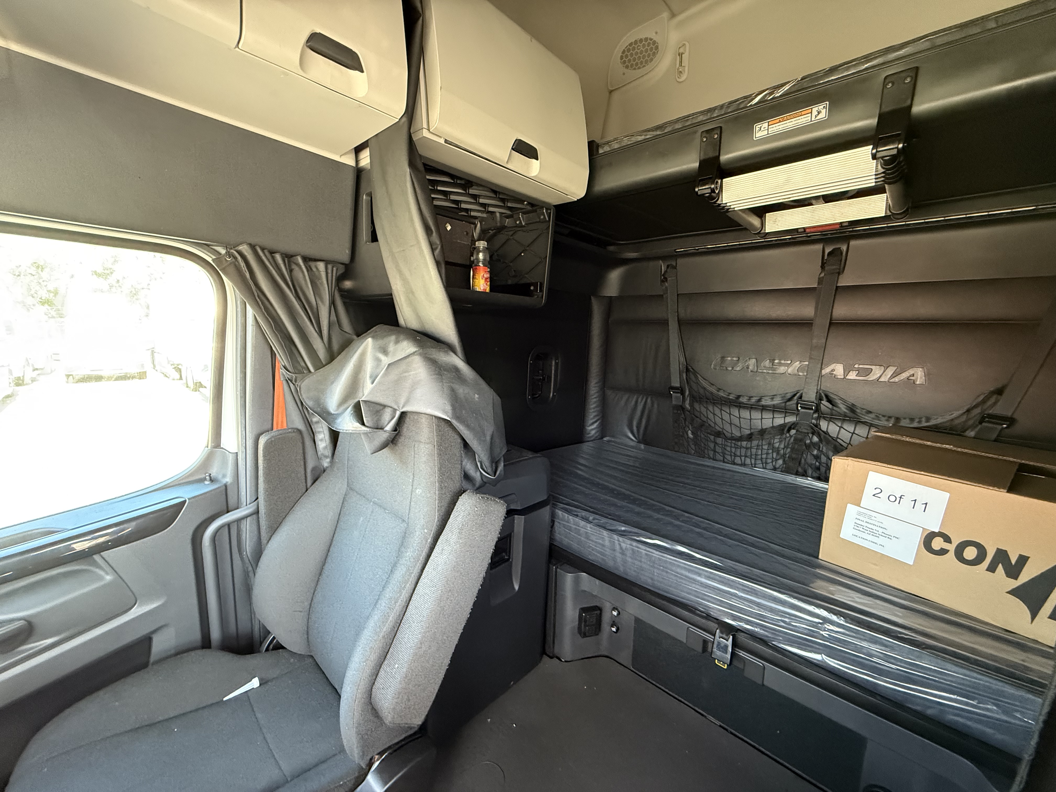 2023 FREIGHTLINER CASCADIA 126SLP - image 12