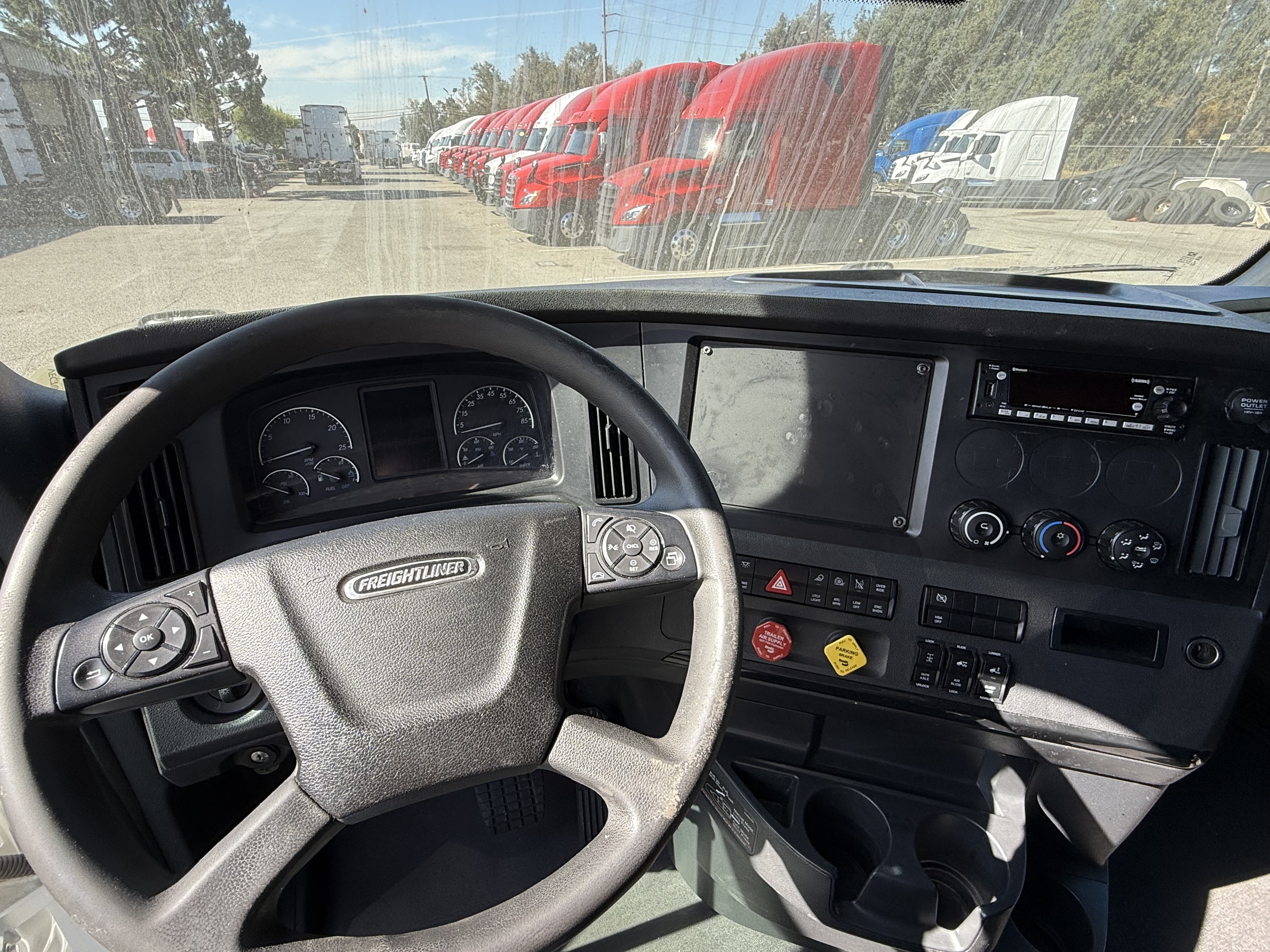 2023 FREIGHTLINER CASCADIA 126SLP - image 13