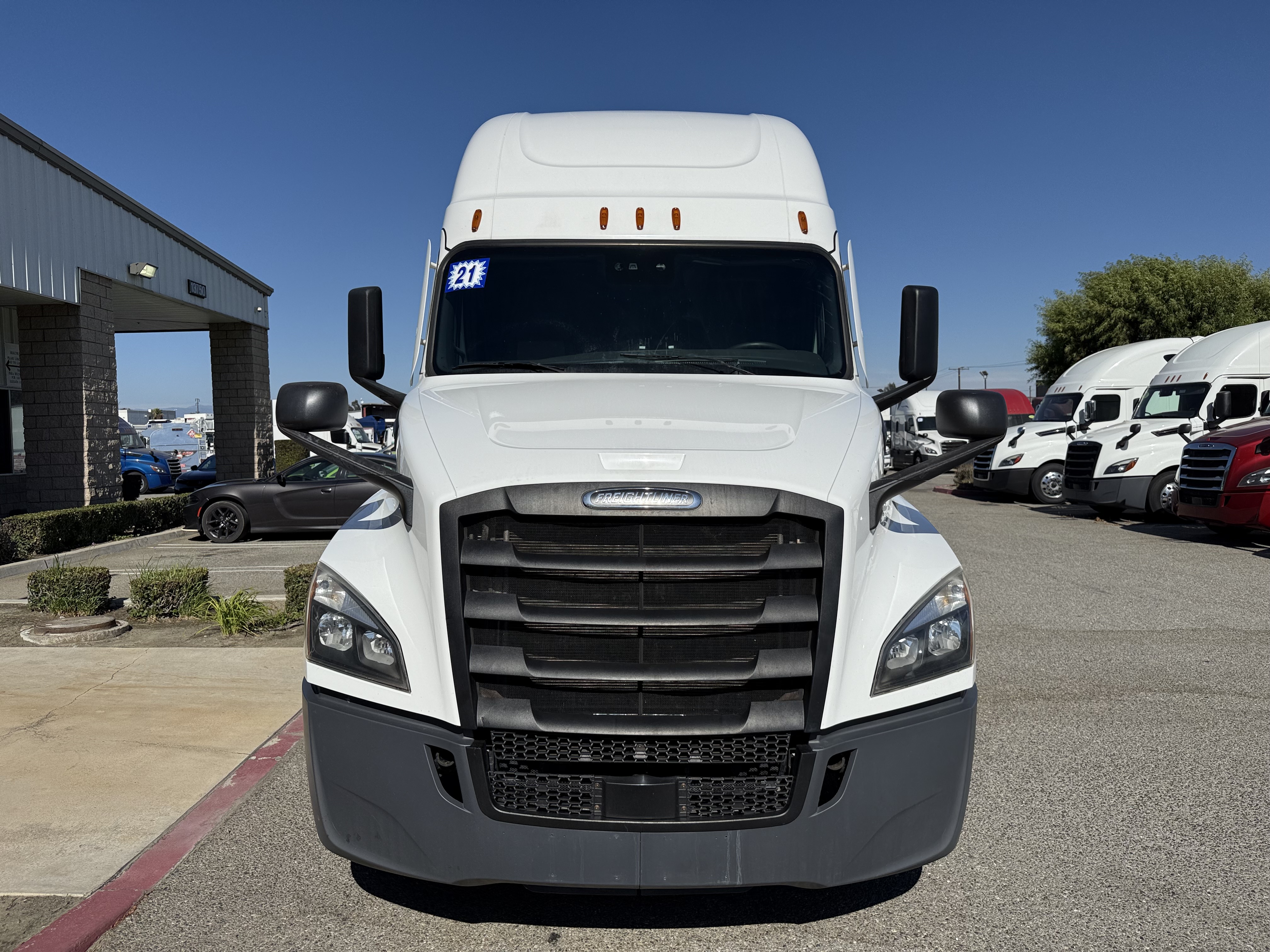 2021 FREIGHTLINER CASCADIA 126SLP - image 2