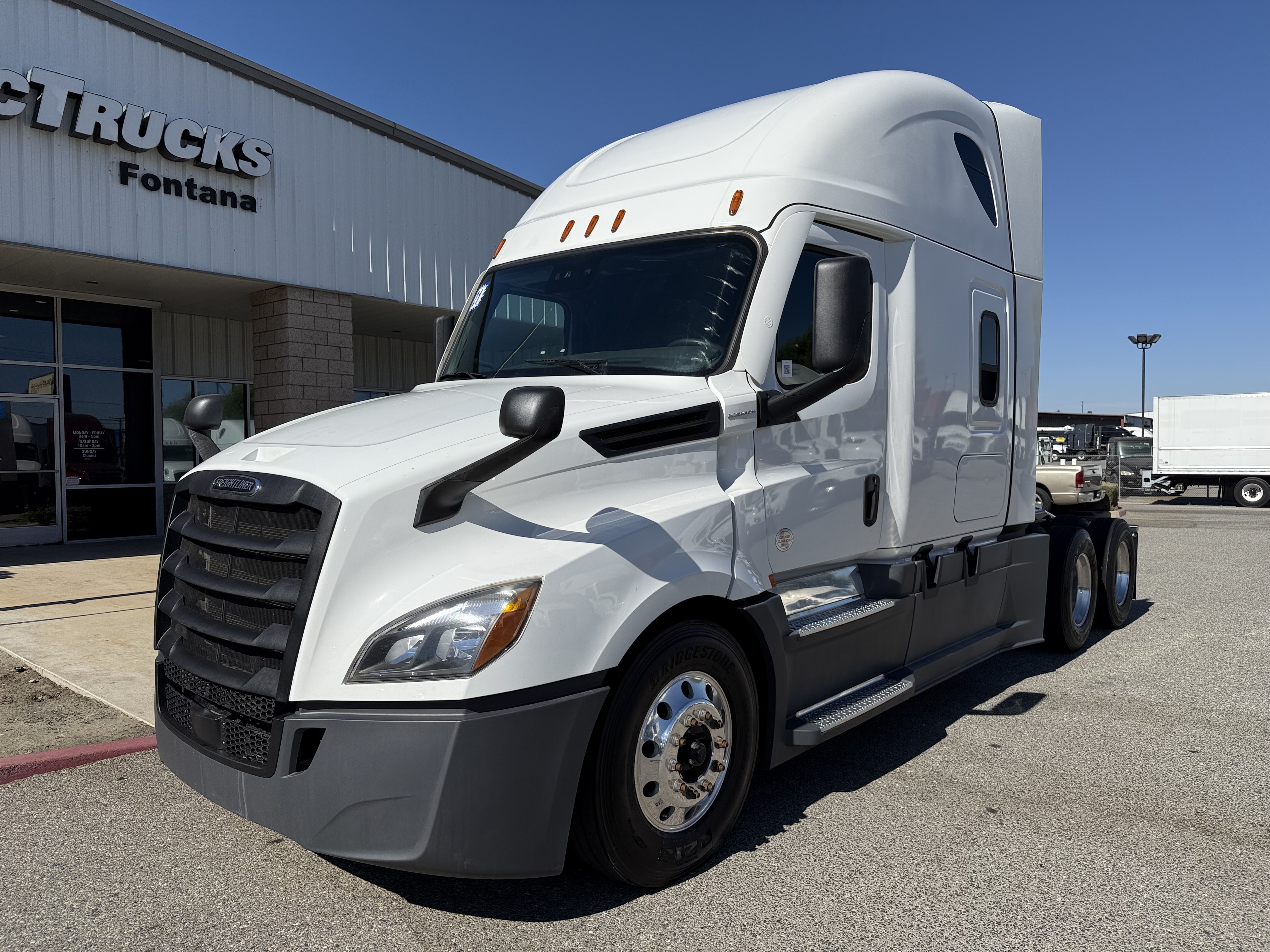 2021 FREIGHTLINER CASCADIA 126SLP - image 1