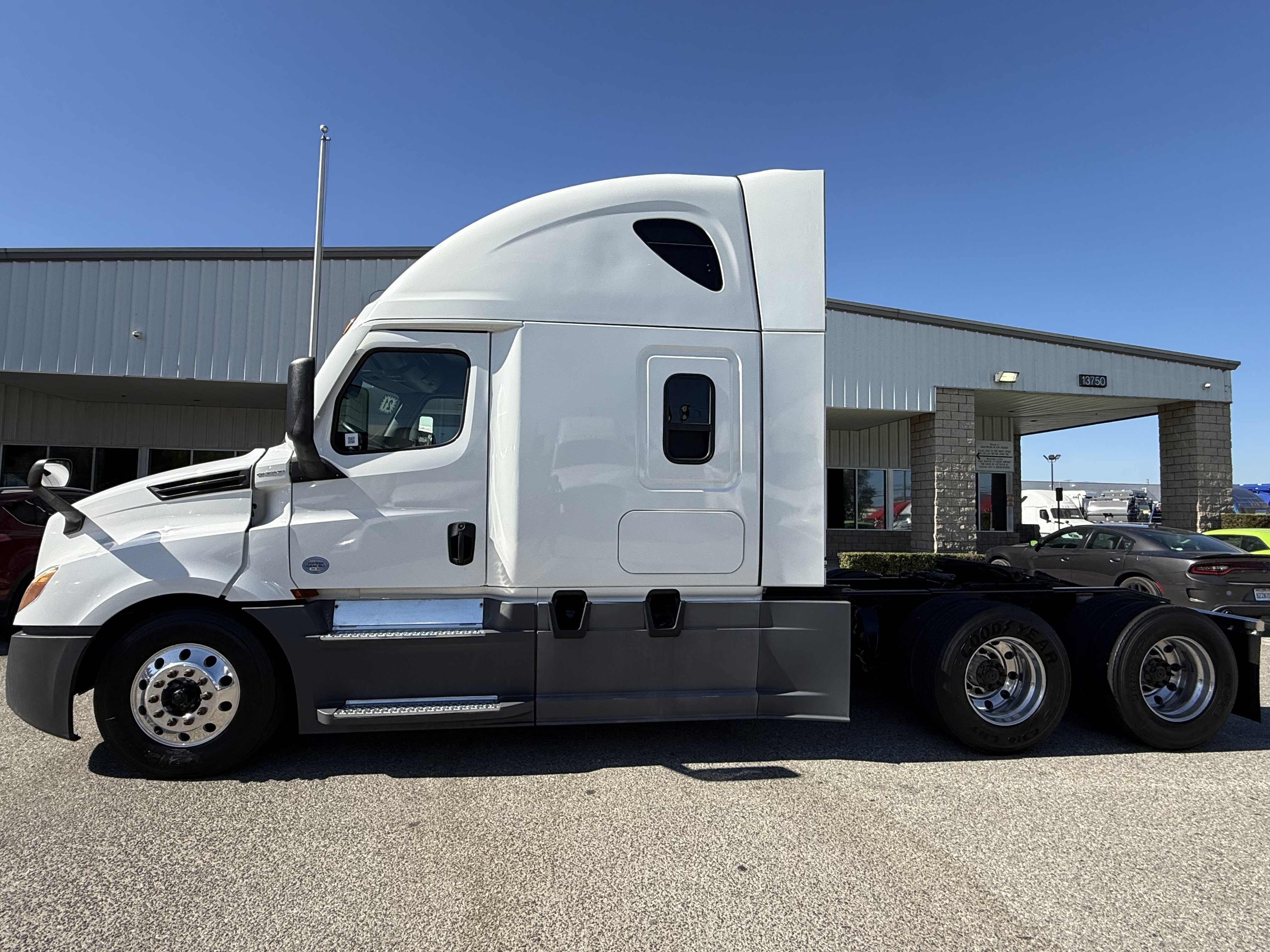 2021 FREIGHTLINER CASCADIA 126SLP - image 3
