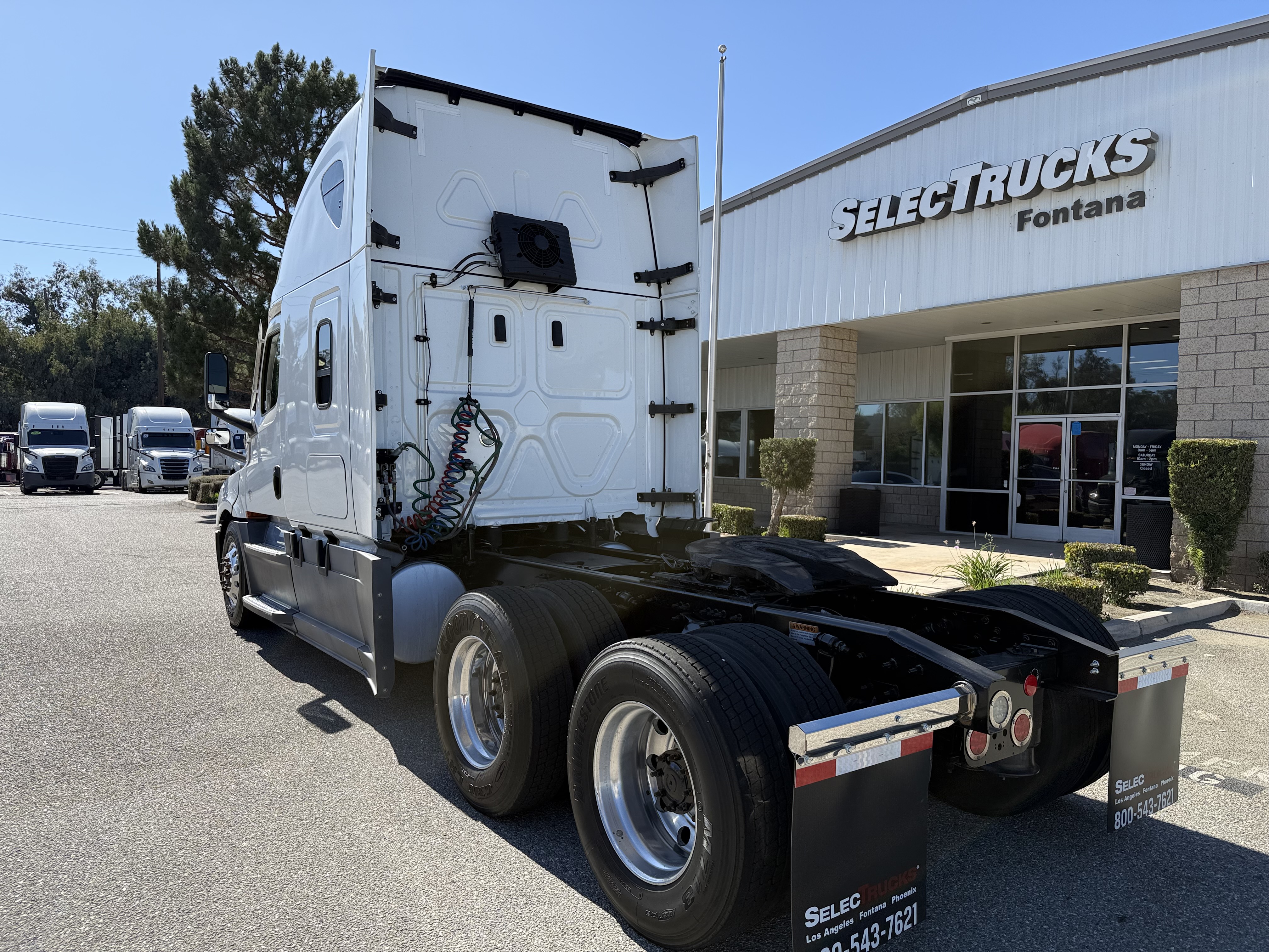 2021 FREIGHTLINER CASCADIA 126SLP - image 4
