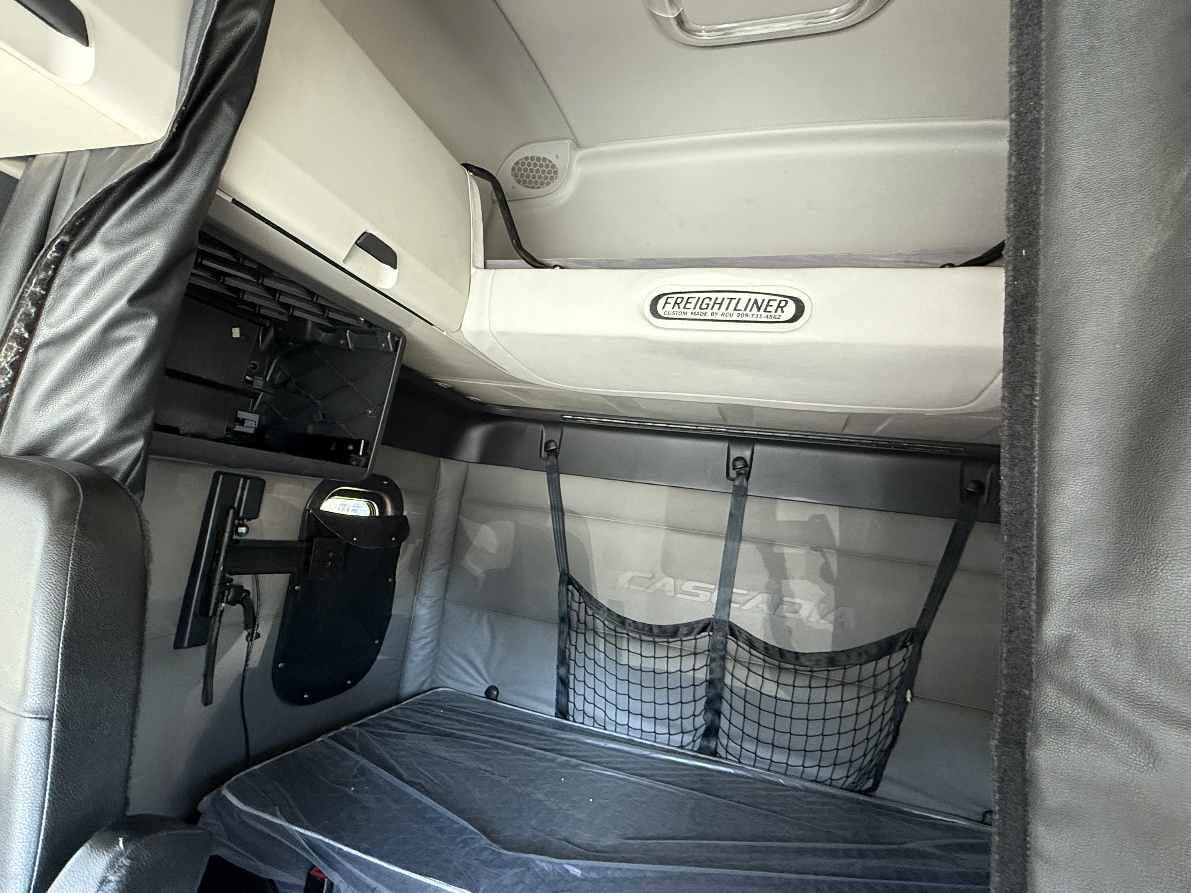 2021 FREIGHTLINER CASCADIA 126SLP - image 19