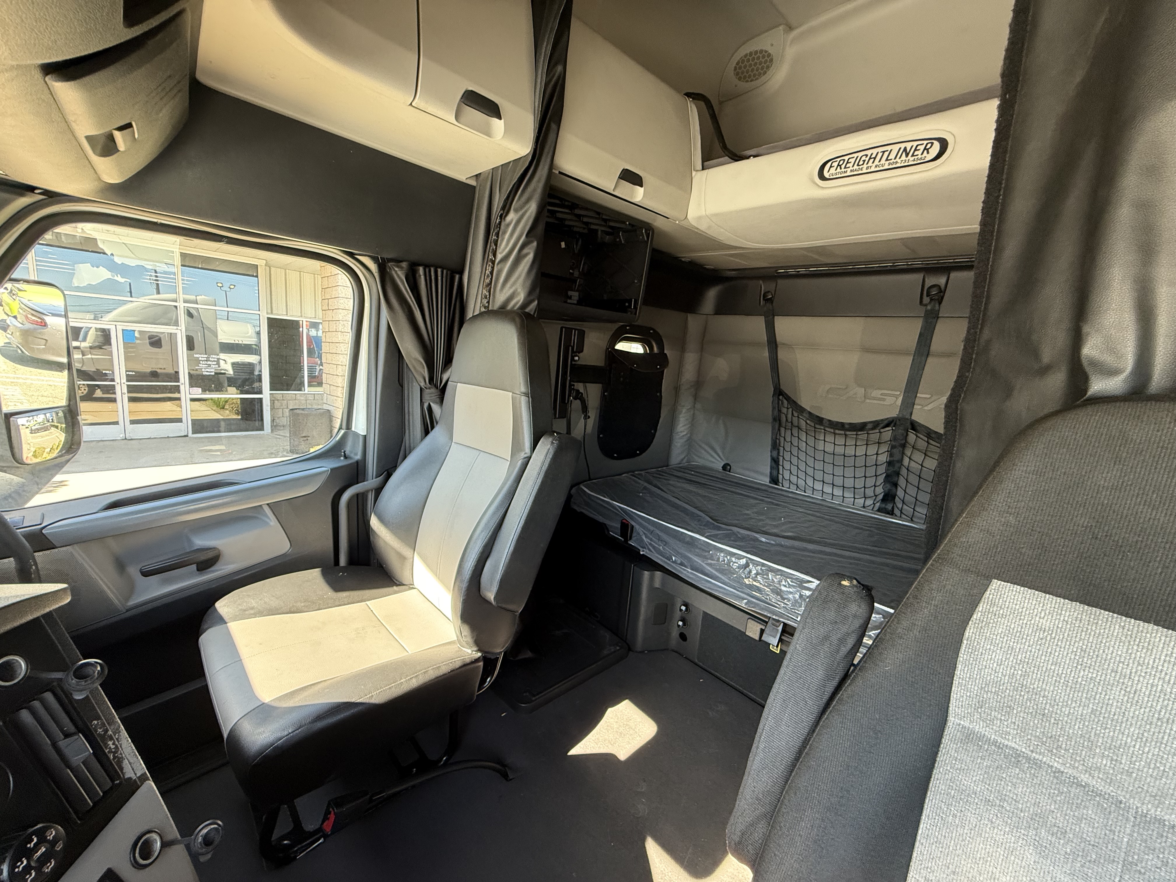 2021 FREIGHTLINER CASCADIA 126SLP - image 20