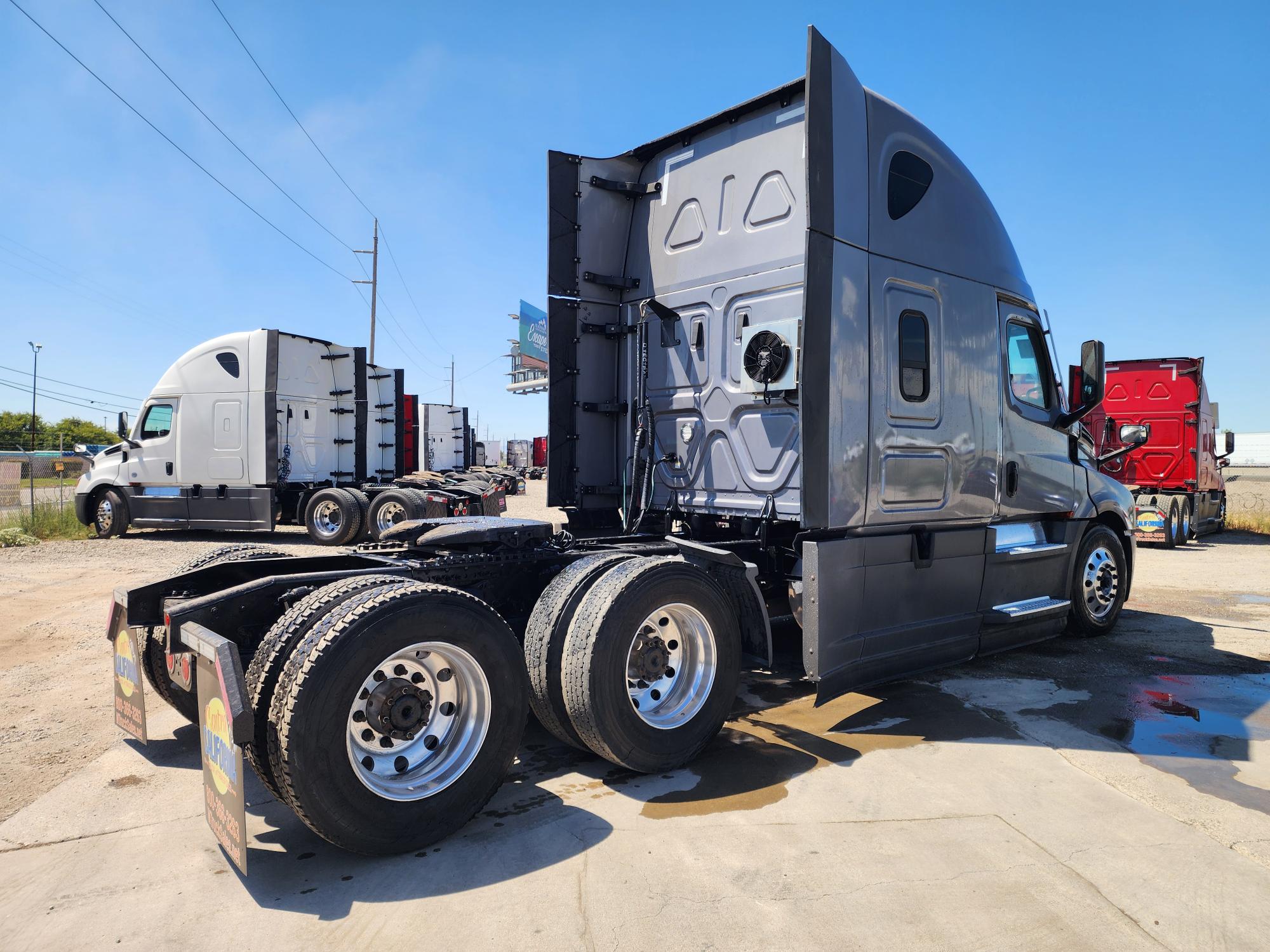 2021 FREIGHTLINER CASCADIA 126SLP - image 6