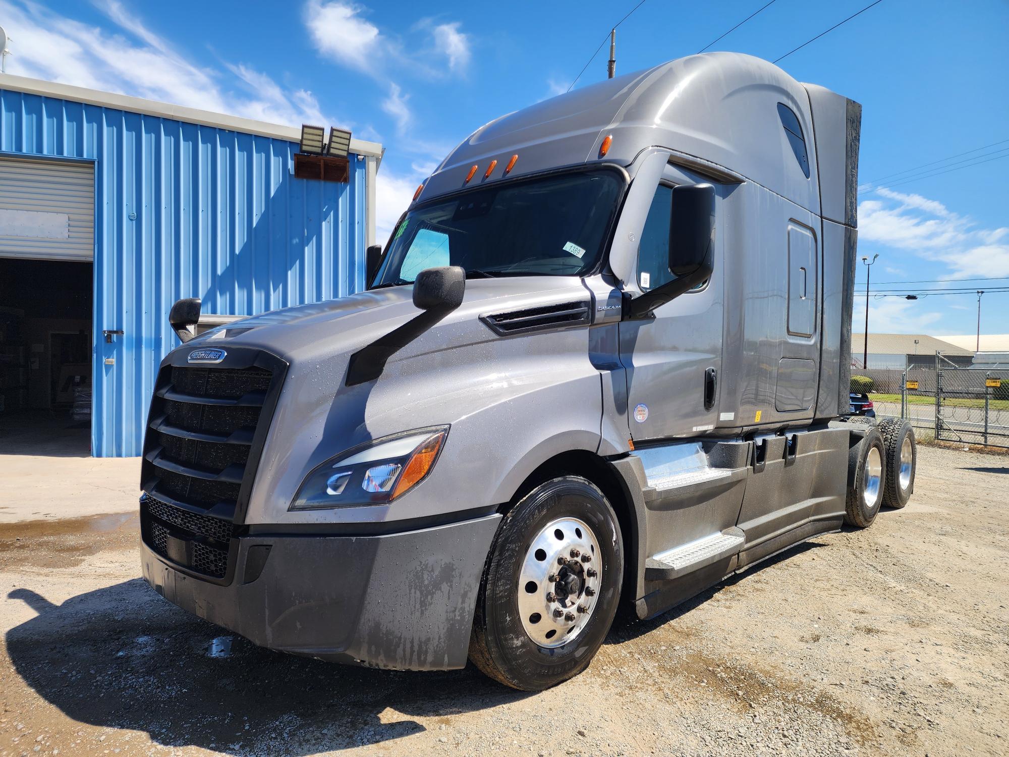 2021 FREIGHTLINER CASCADIA 126SLP - image 1