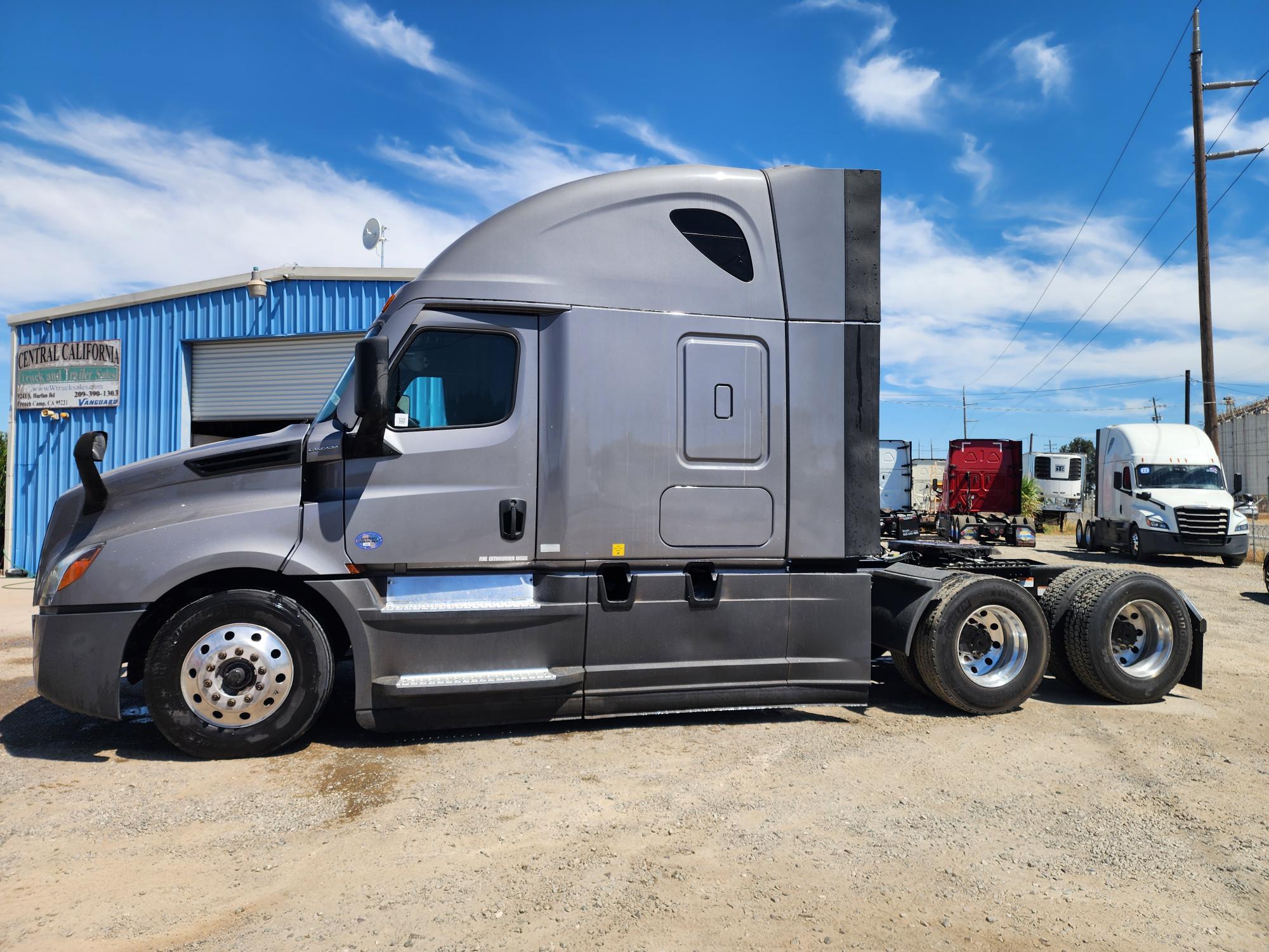 2021 FREIGHTLINER CASCADIA 126SLP - image 3