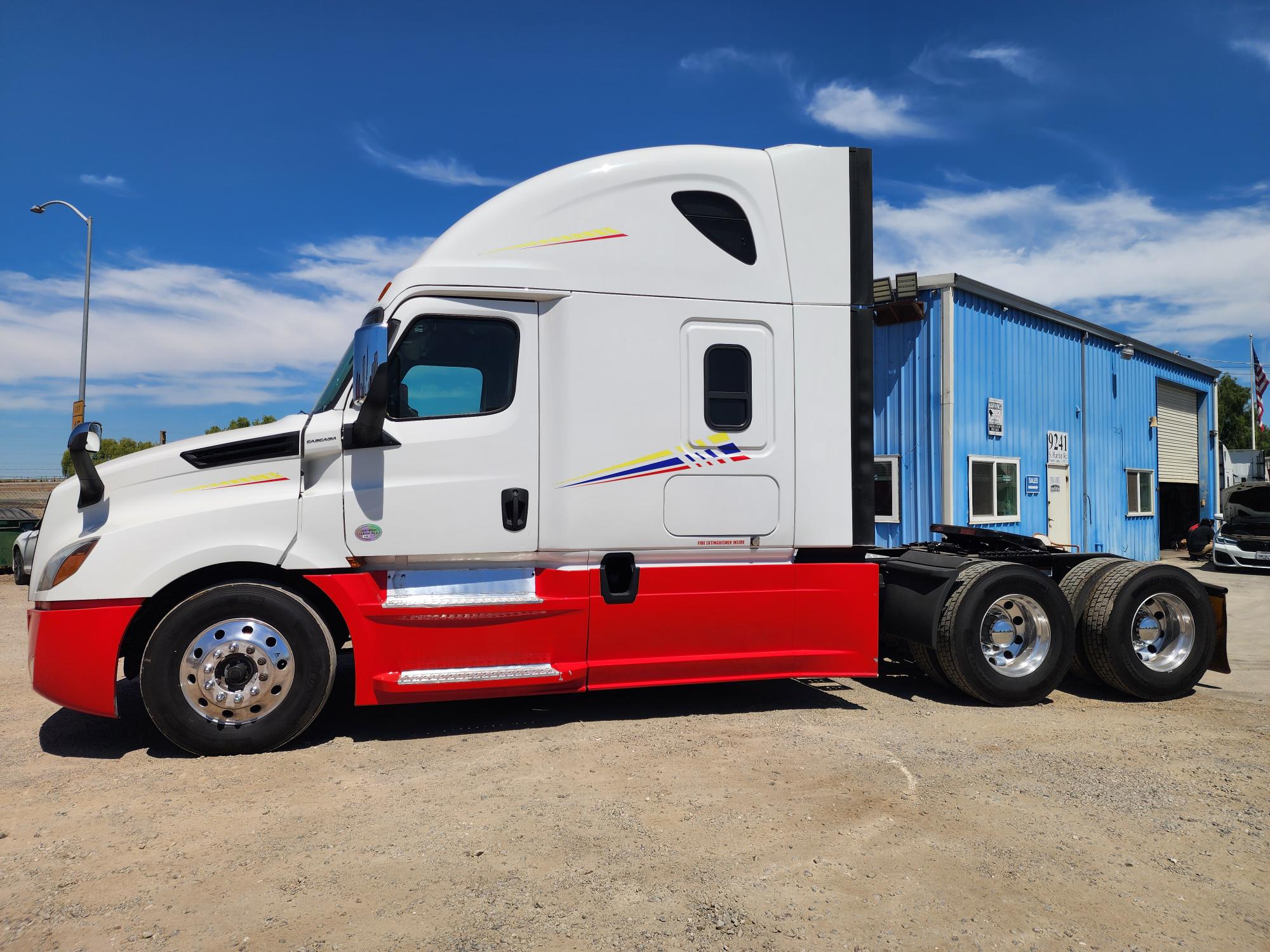 2020 FREIGHTLINER CASCADIA 126SLP - image 3
