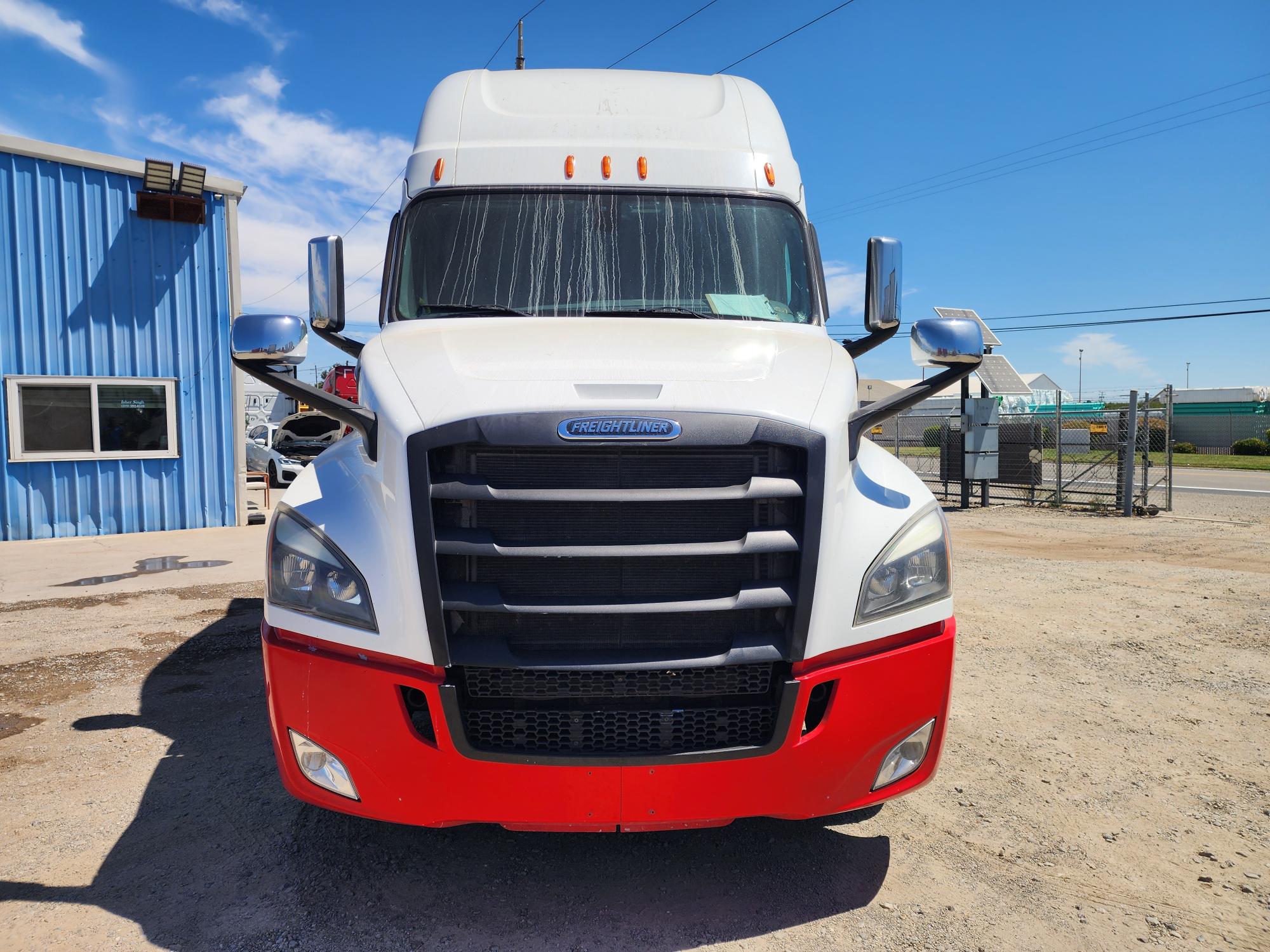 2020 FREIGHTLINER CASCADIA 126SLP - image 2