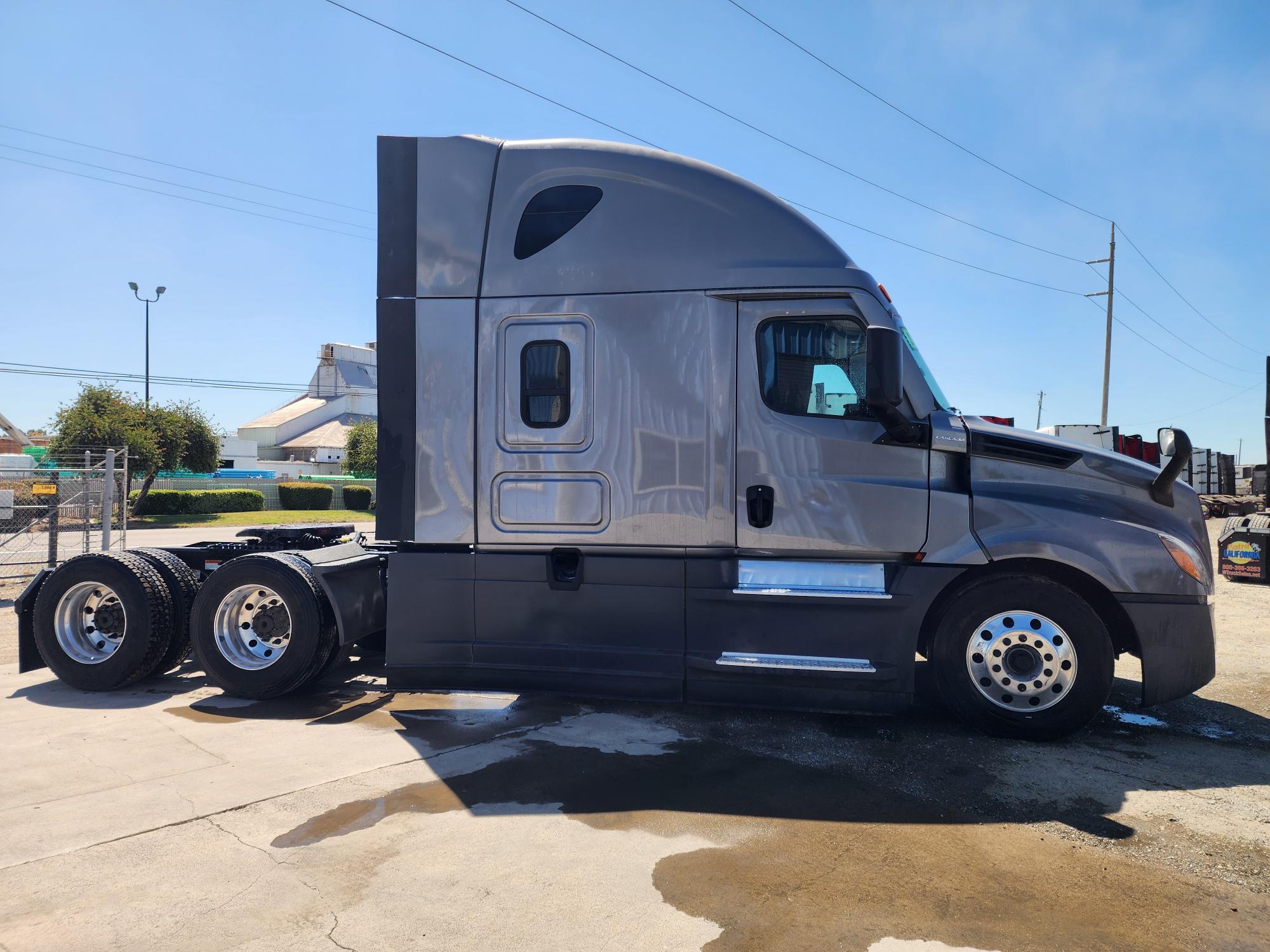 2021 FREIGHTLINER CASCADIA 126SLP - image 7