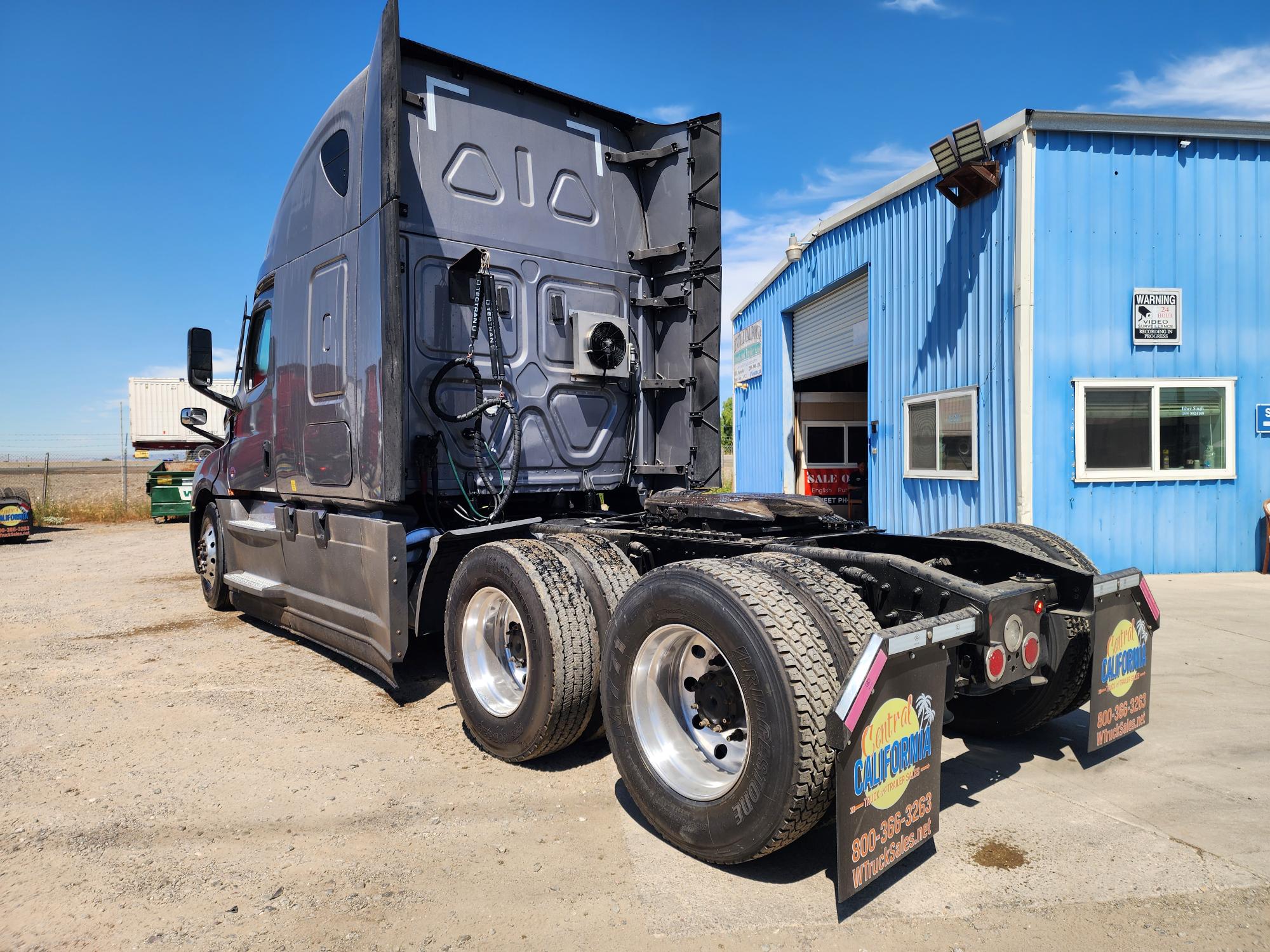 2021 FREIGHTLINER CASCADIA 126SLP - image 6