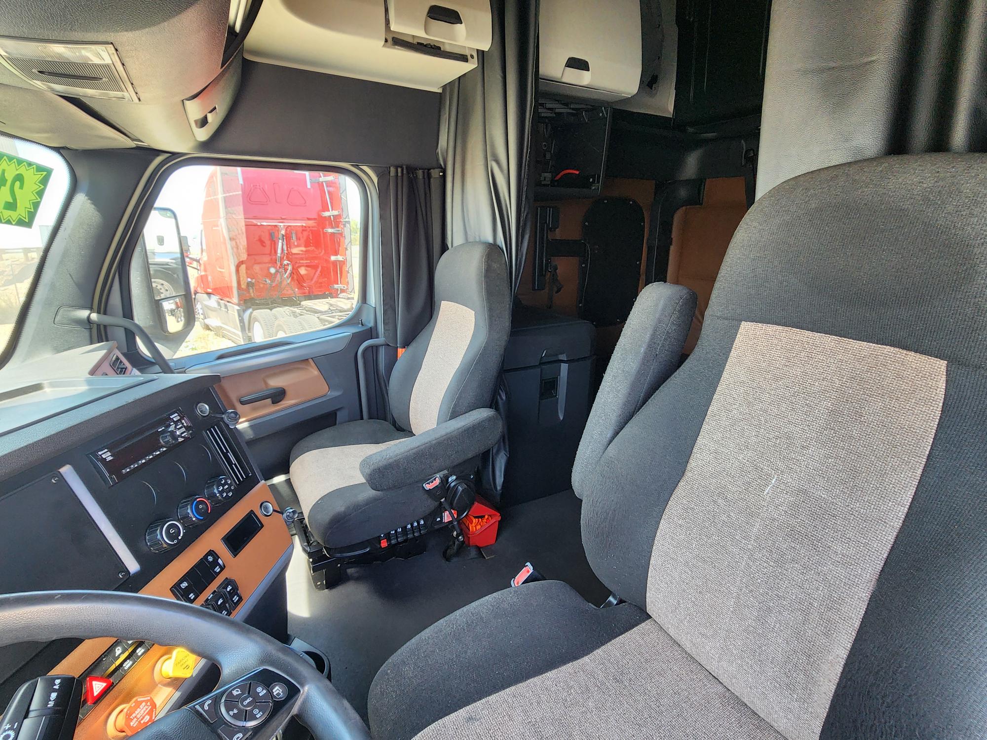 2021 FREIGHTLINER CASCADIA 126SLP - image 15