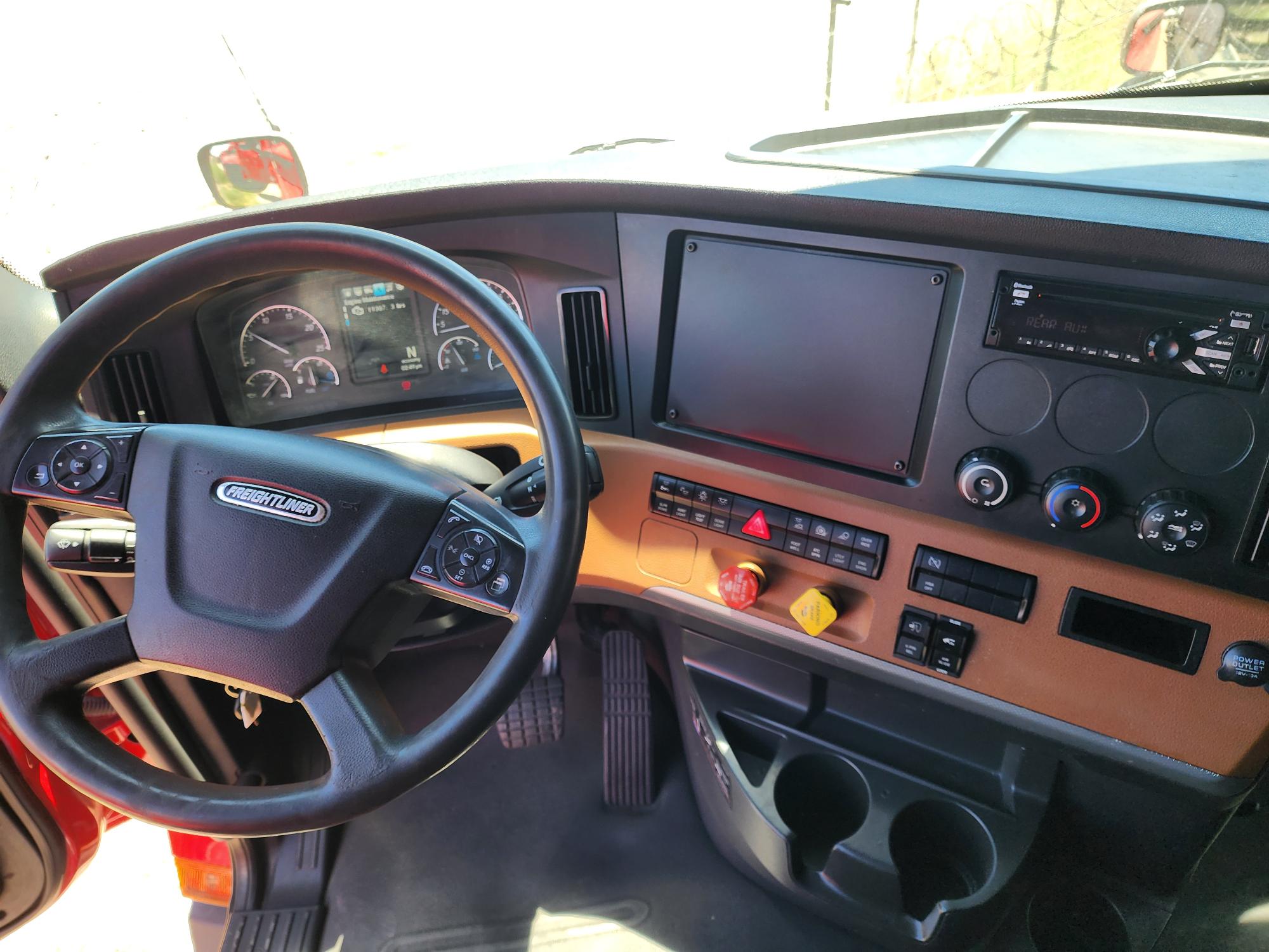 2020 FREIGHTLINER CASCADIA 126SLP - image 15