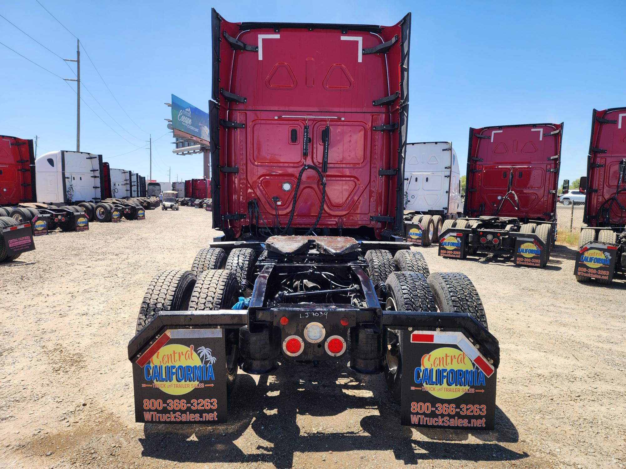 2020 FREIGHTLINER CASCADIA 126SLP - image 4