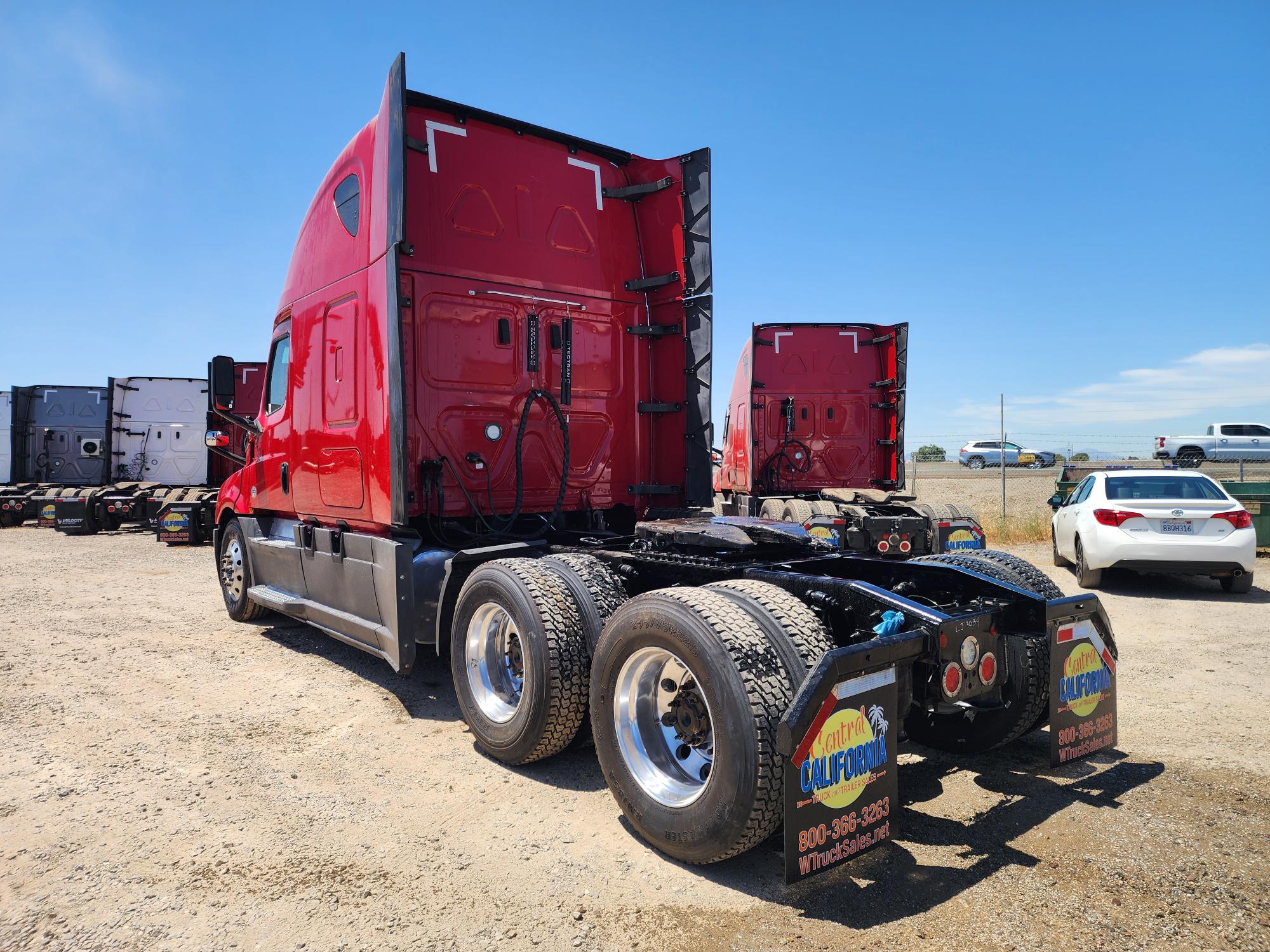 2020 FREIGHTLINER CASCADIA 126SLP - image 3