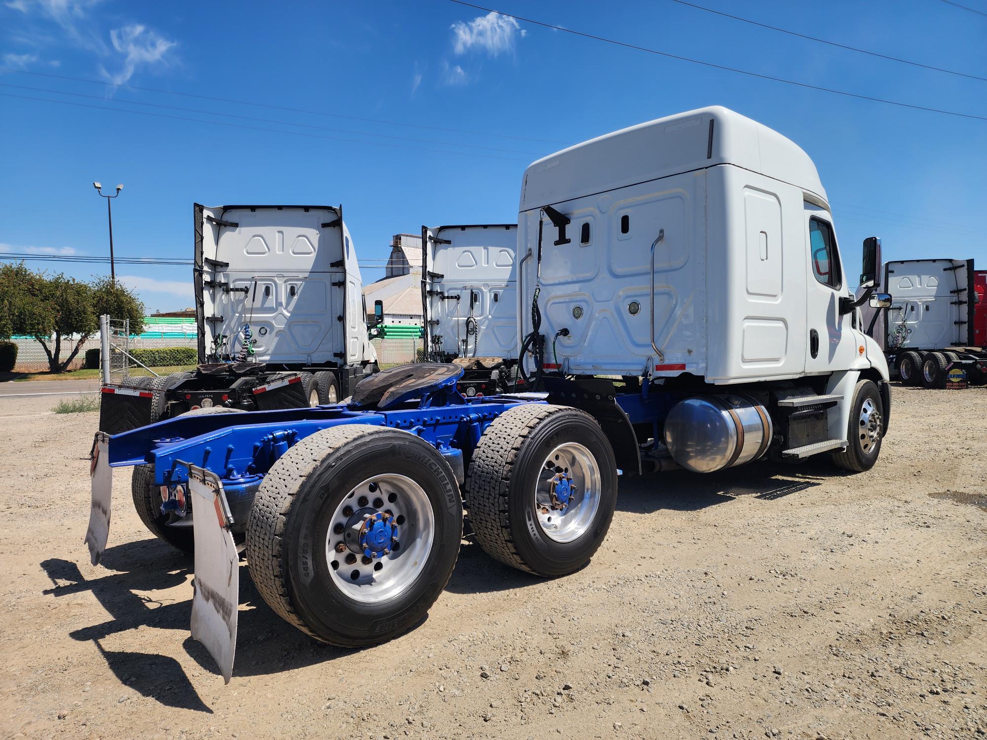 2019 FREIGHTLINER CASCADIA 113SLP - image 6