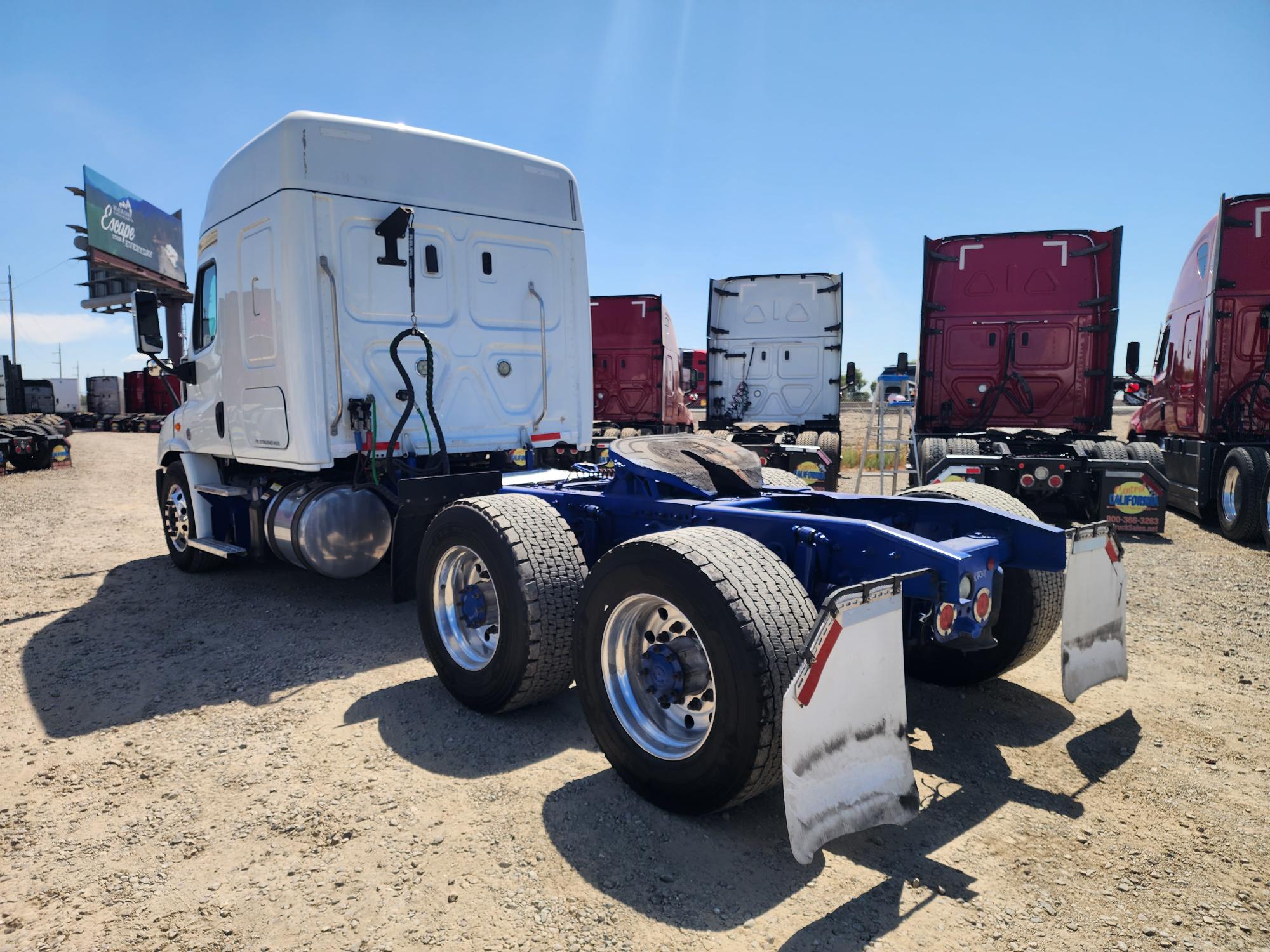 2019 FREIGHTLINER CASCADIA 113SLP - image 4