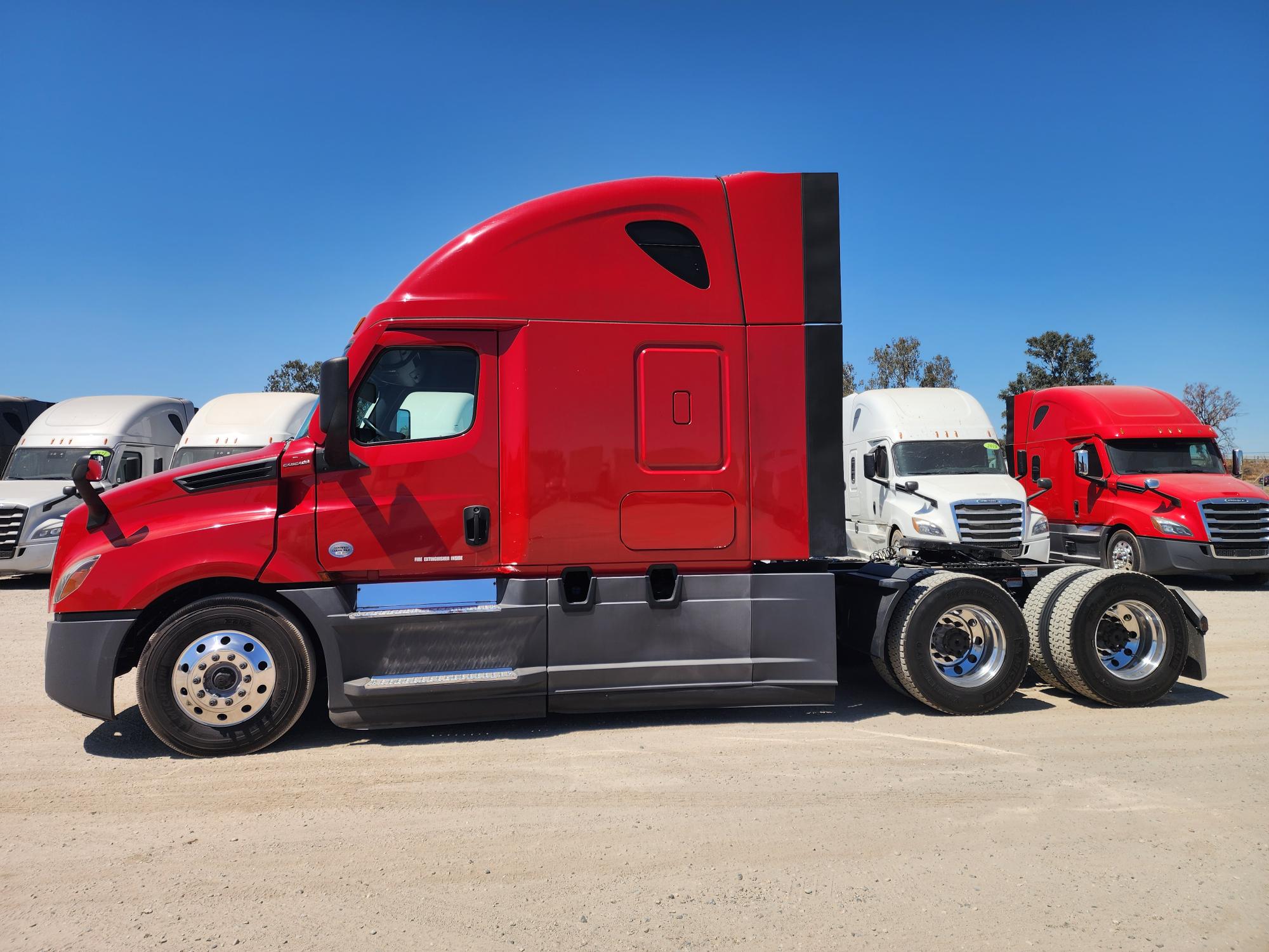 2020 FREIGHTLINER CASCADIA 126SLP - image 3