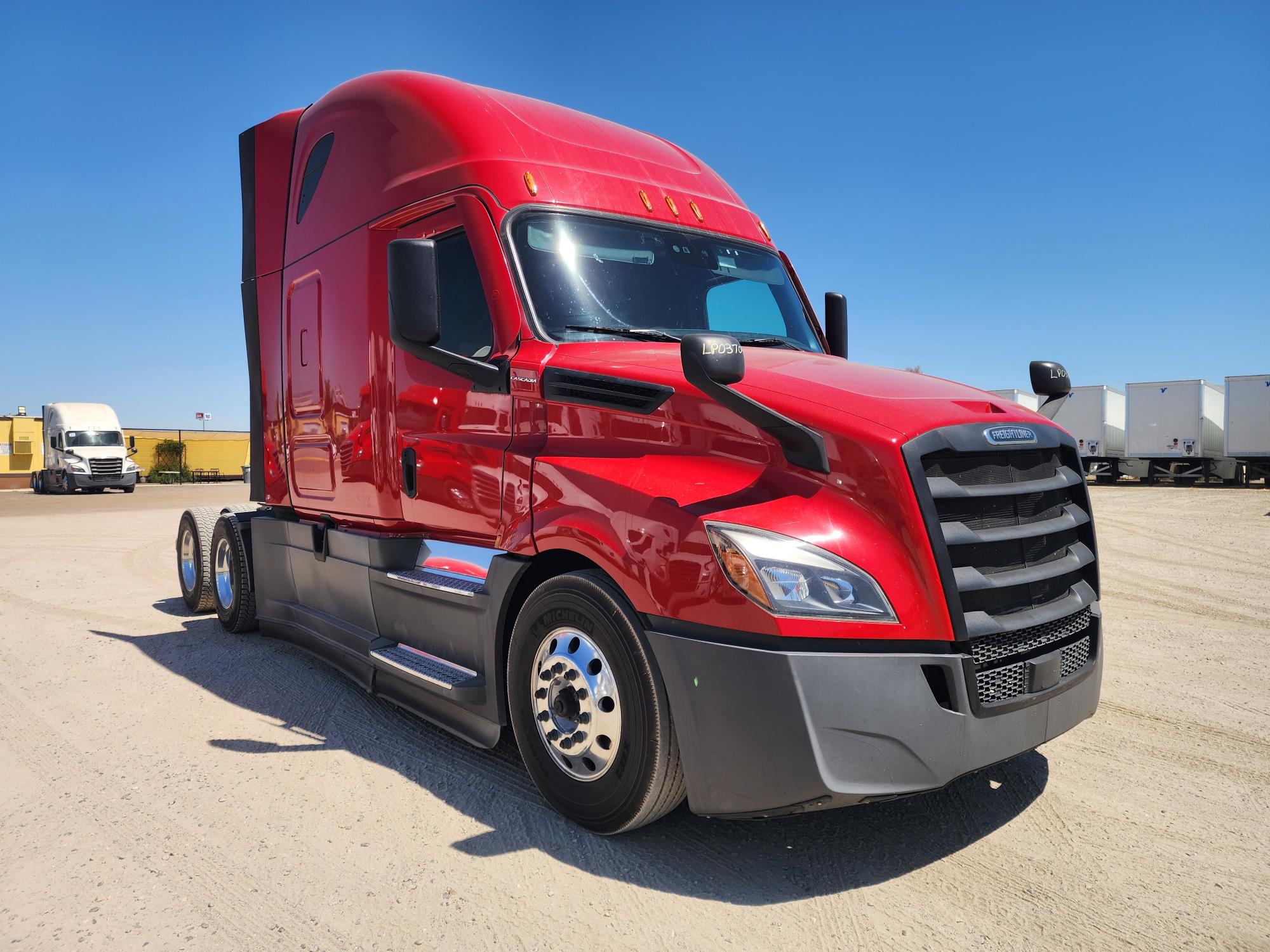 2020 FREIGHTLINER CASCADIA 126SLP - image 2