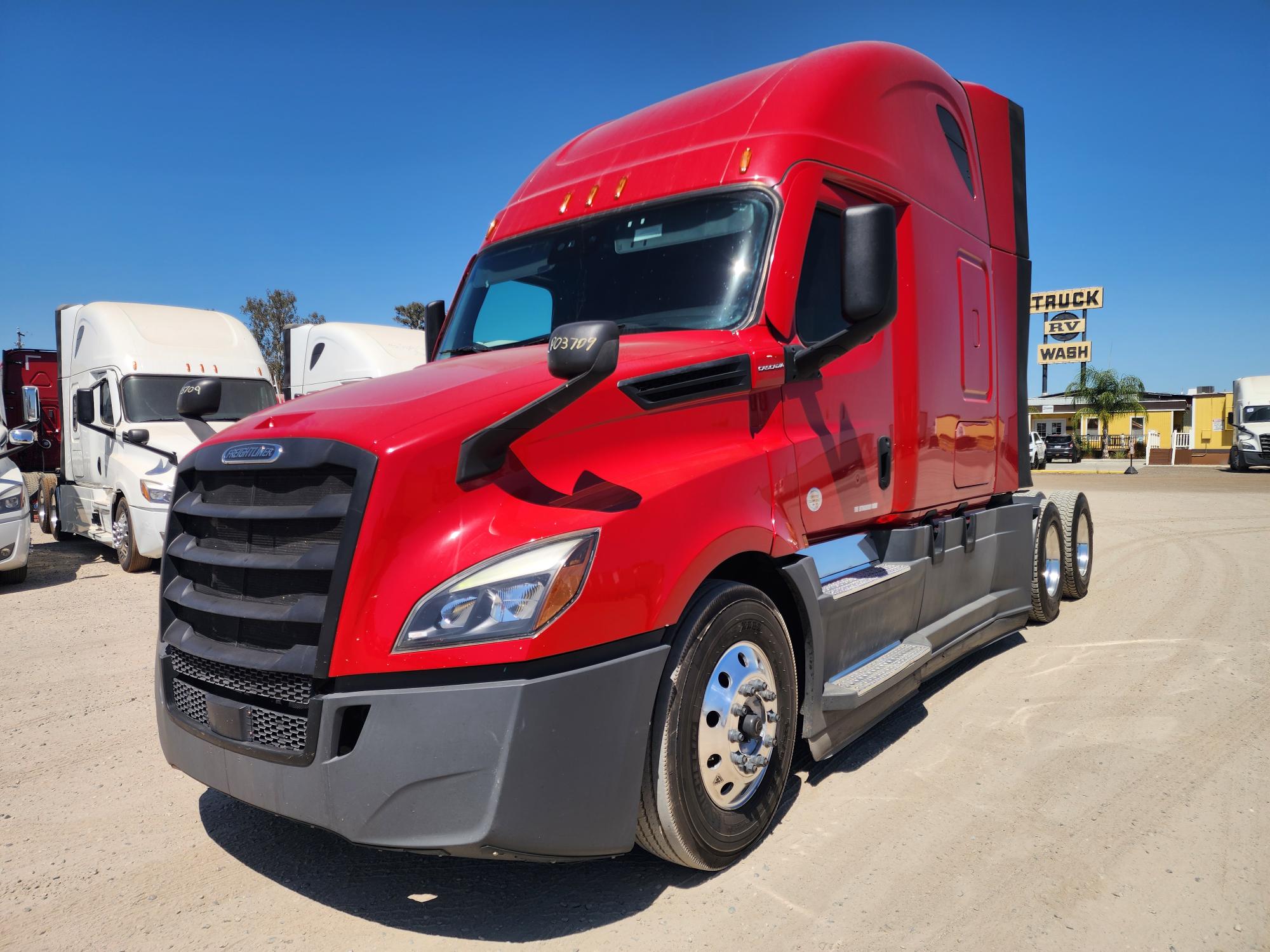 2020 FREIGHTLINER CASCADIA 126SLP - image 1