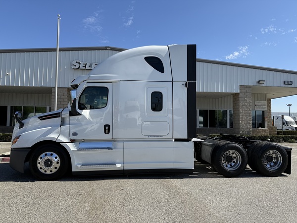 FREIGHTLINER CASCADIA 126SLP 2023